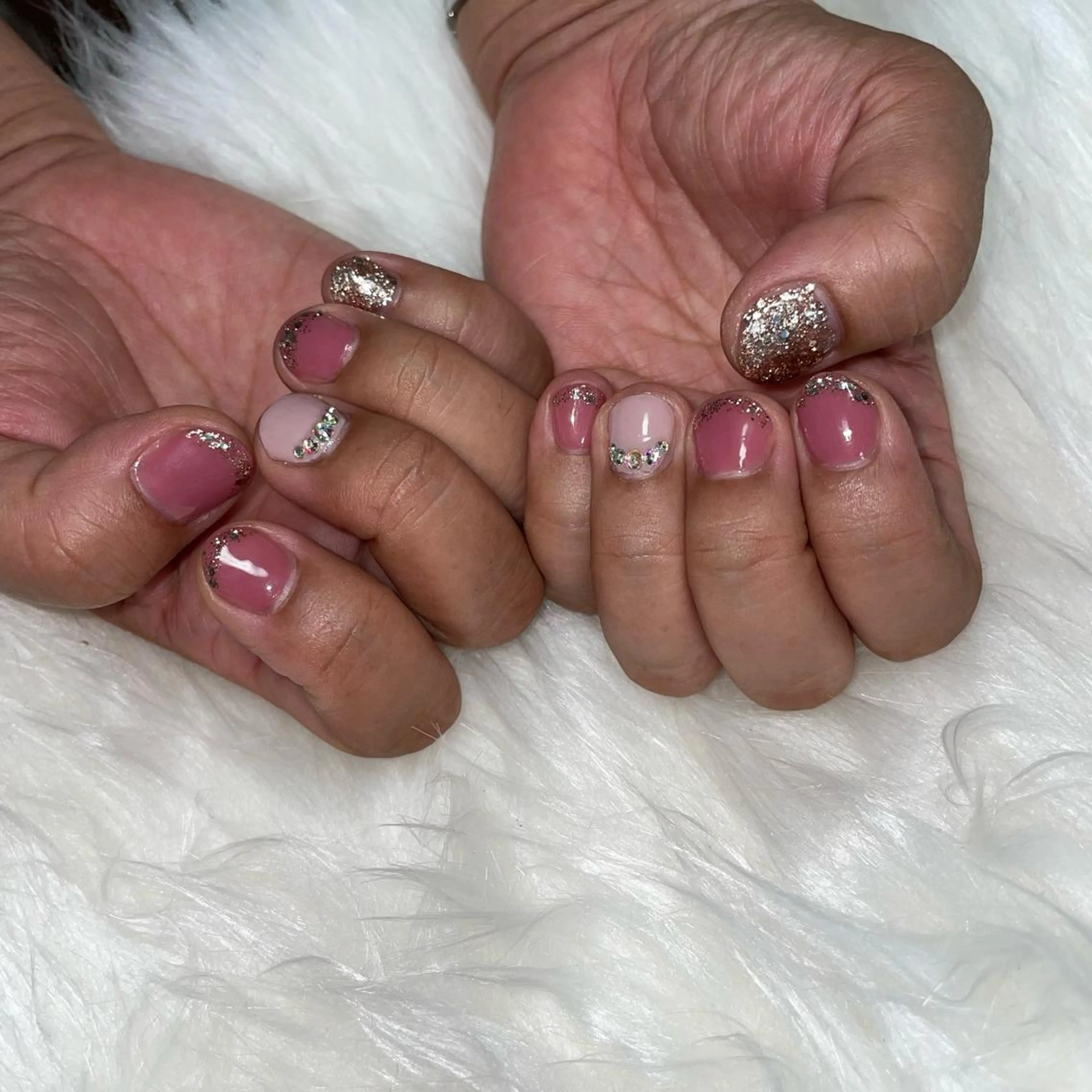 ミディアム see love gritterのネイルデザイン