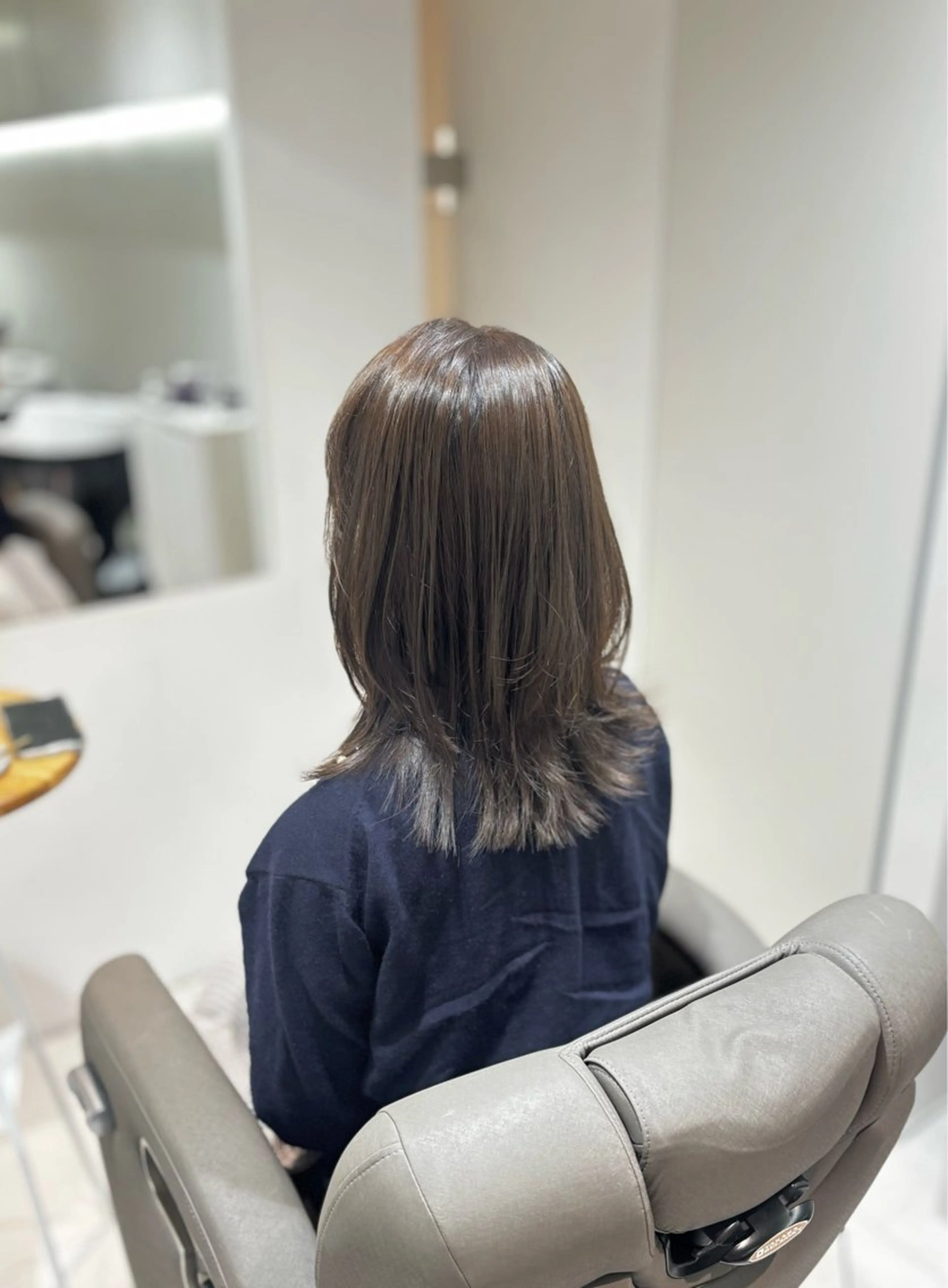 ロング アッシュ アッシュグレー アッシュグレージュ くびれヘア カット ヘアカラー 白土 さくらのヘアスタイル