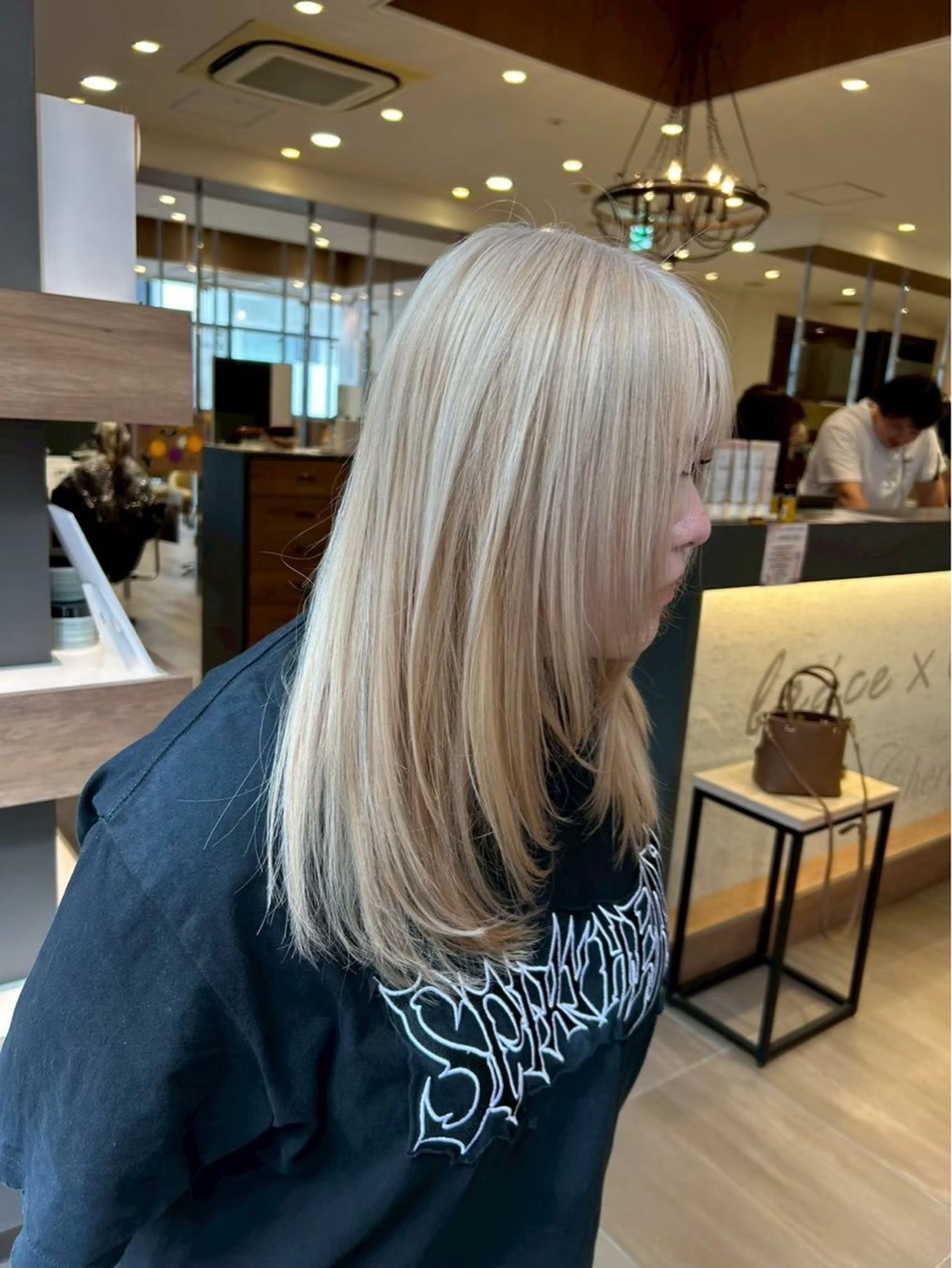 ロング わだ まゆのヘアスタイル