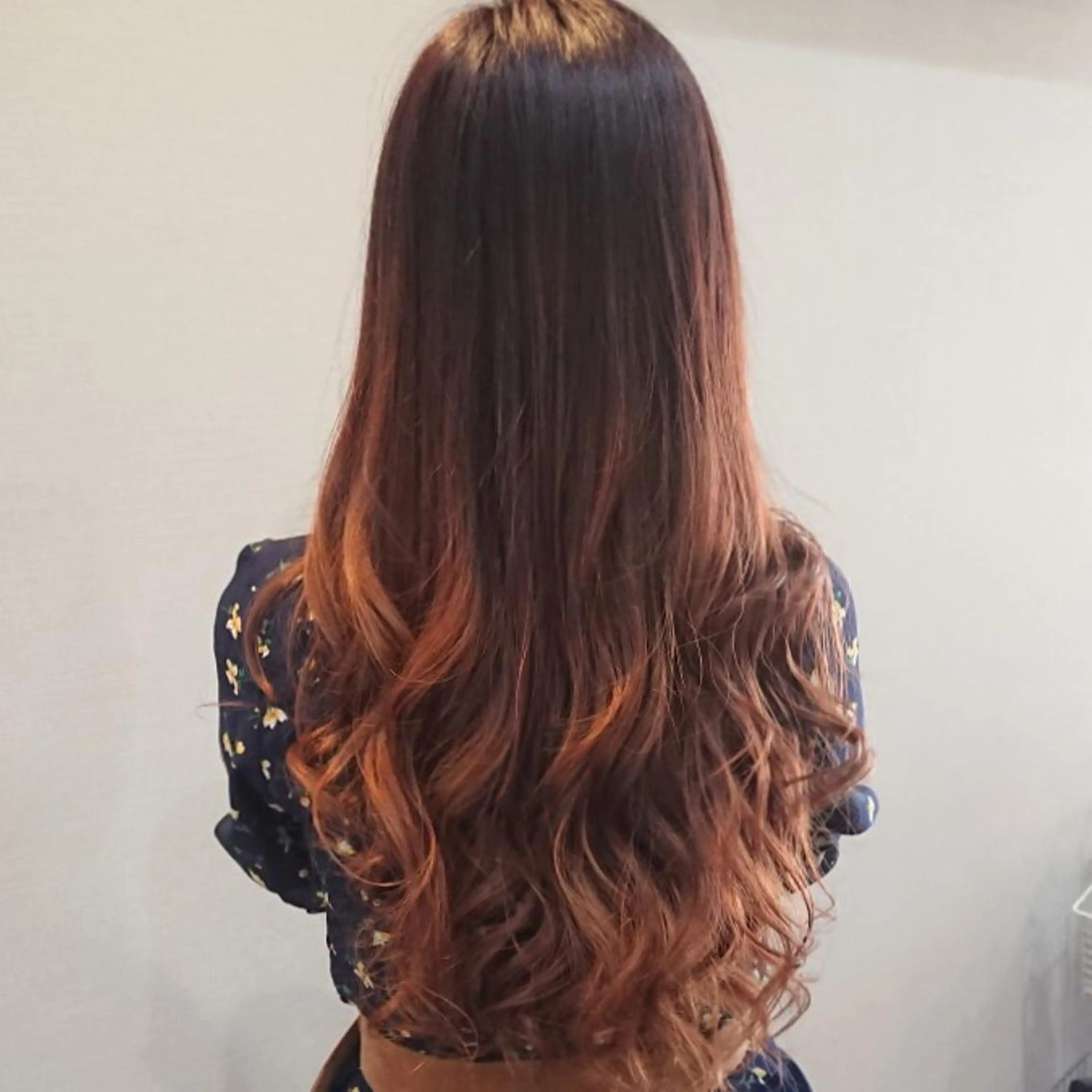 ロング カラー ヘアカラー トリートメント 美髪 カラーリストのヘアスタイル