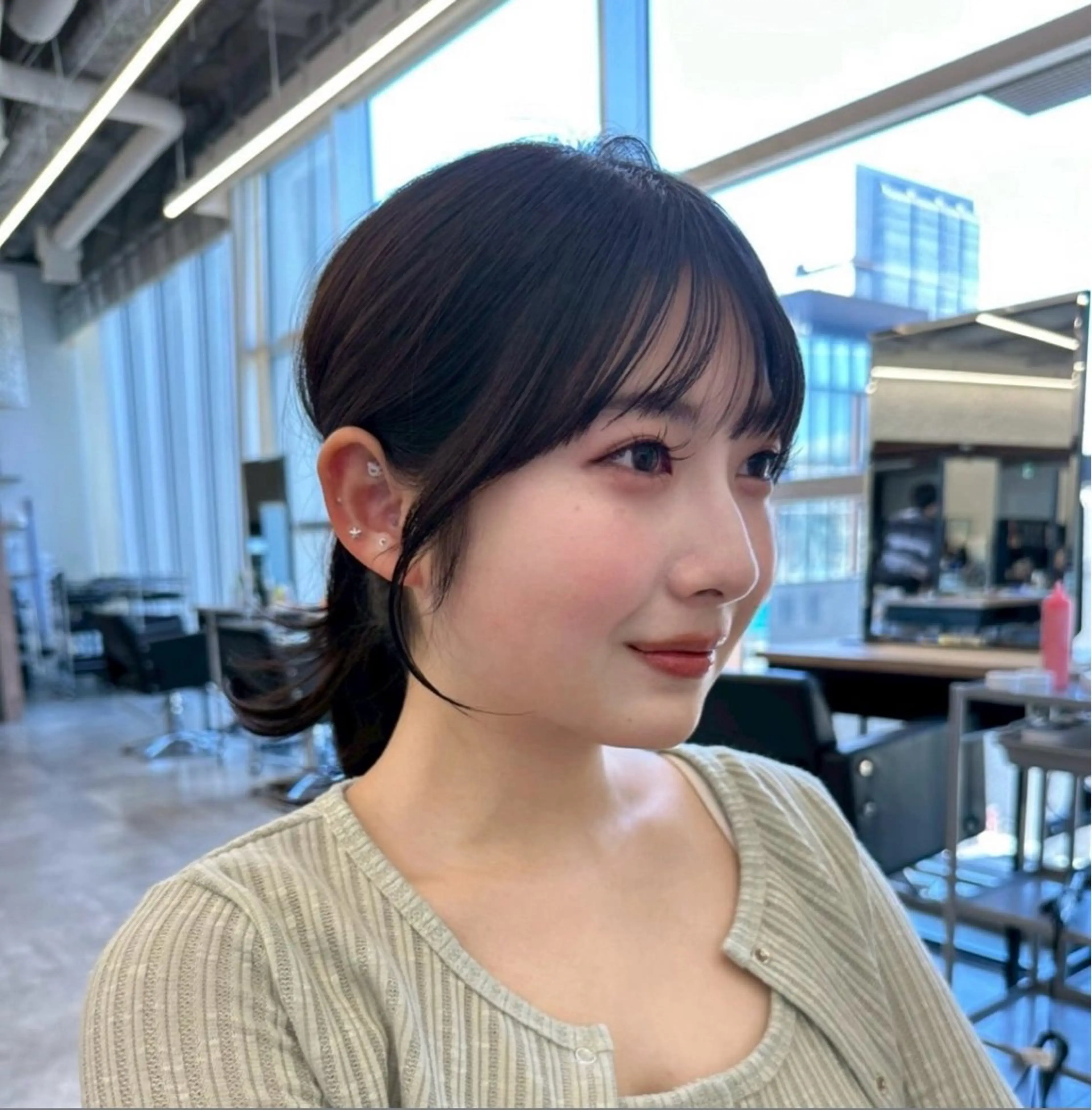 ミディアム カラー 顔周りカット サイドバング 小顔カット カット ヘアカラー ヘアセット 盛れる顔周り /透明感/かりん🎀のヘアスタイル