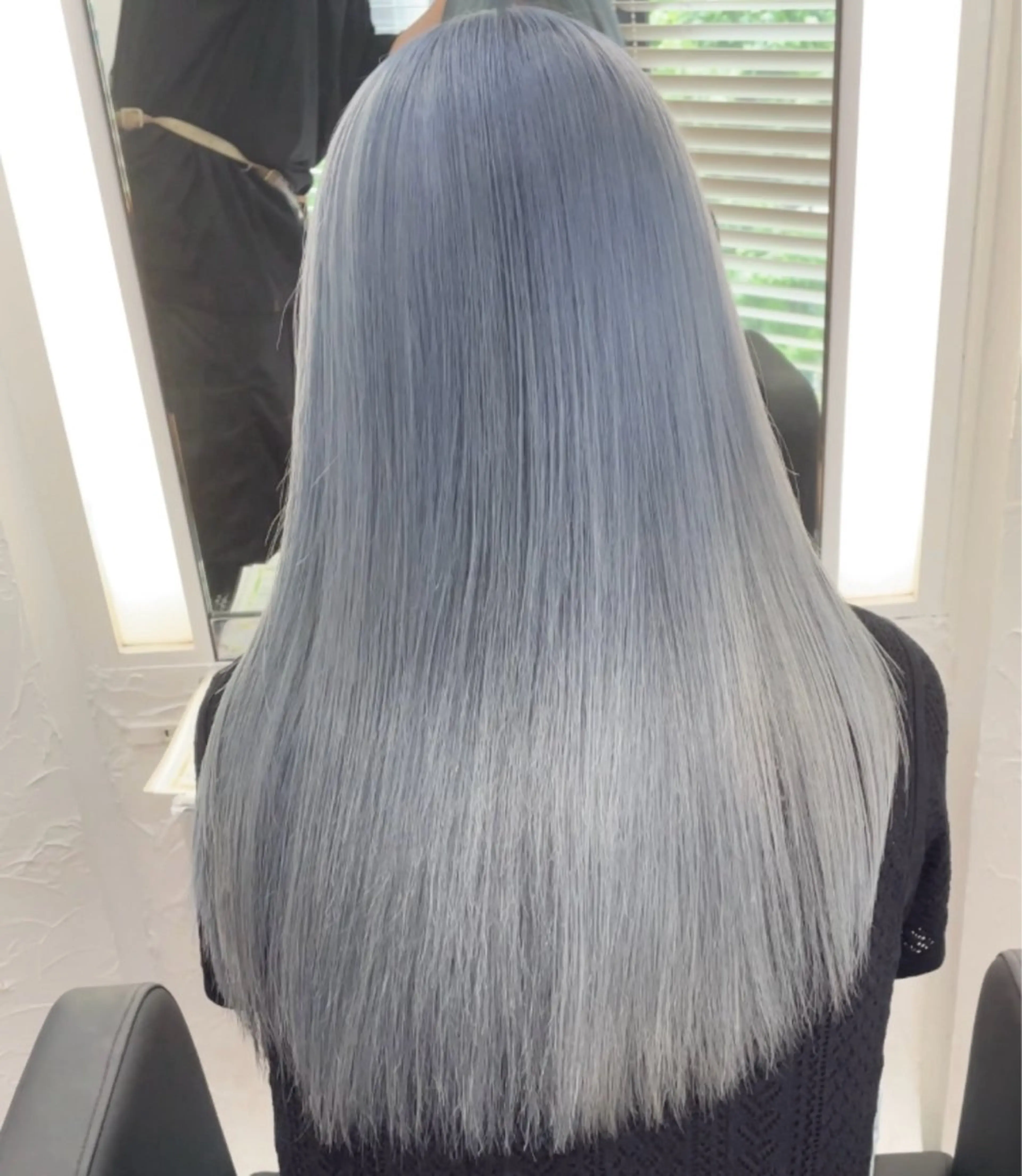 ロング カラー ブルーカラー JEWIL SHIBUYAのヘアスタイル