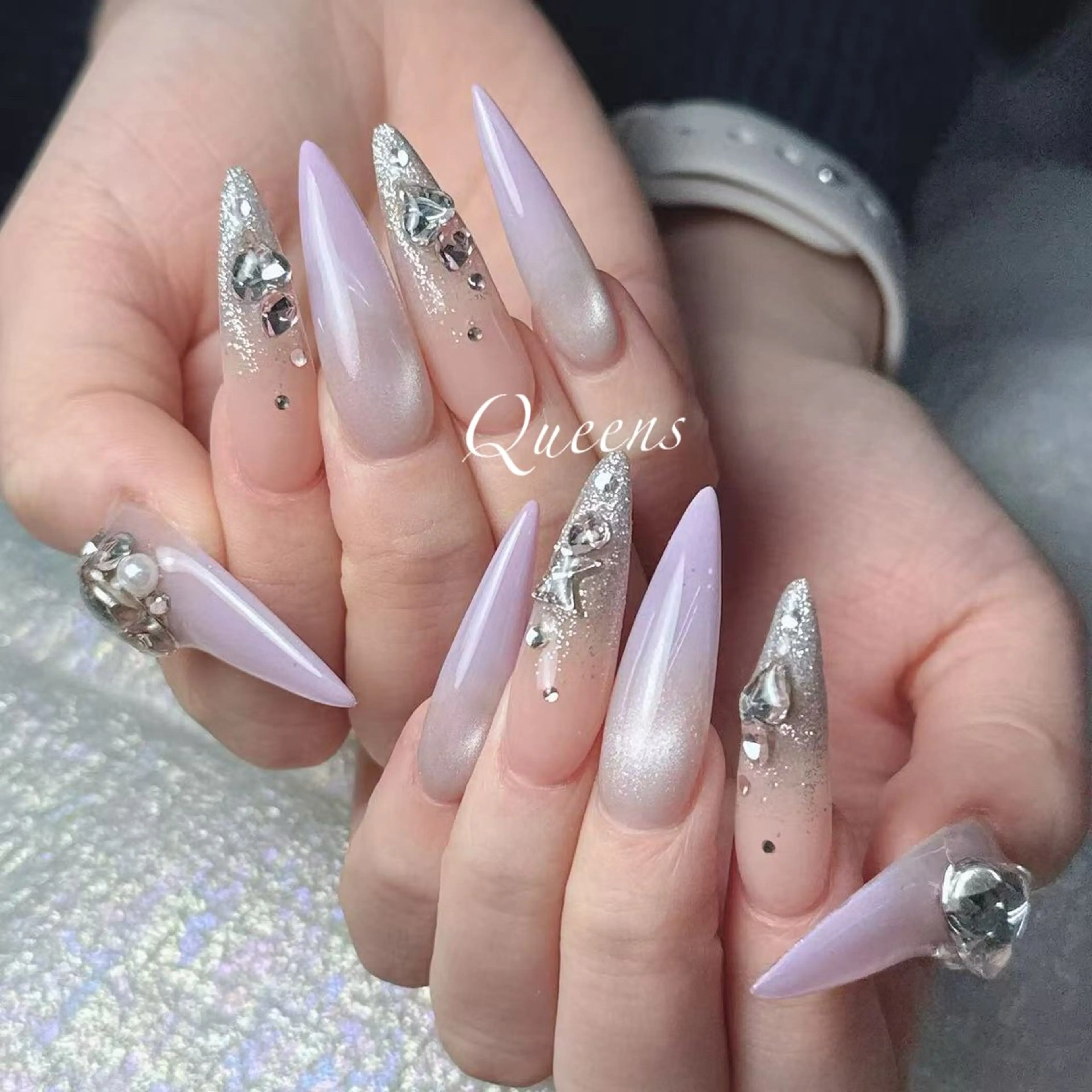 ネイル ハンドネイル Queens テイのネイルデザイン