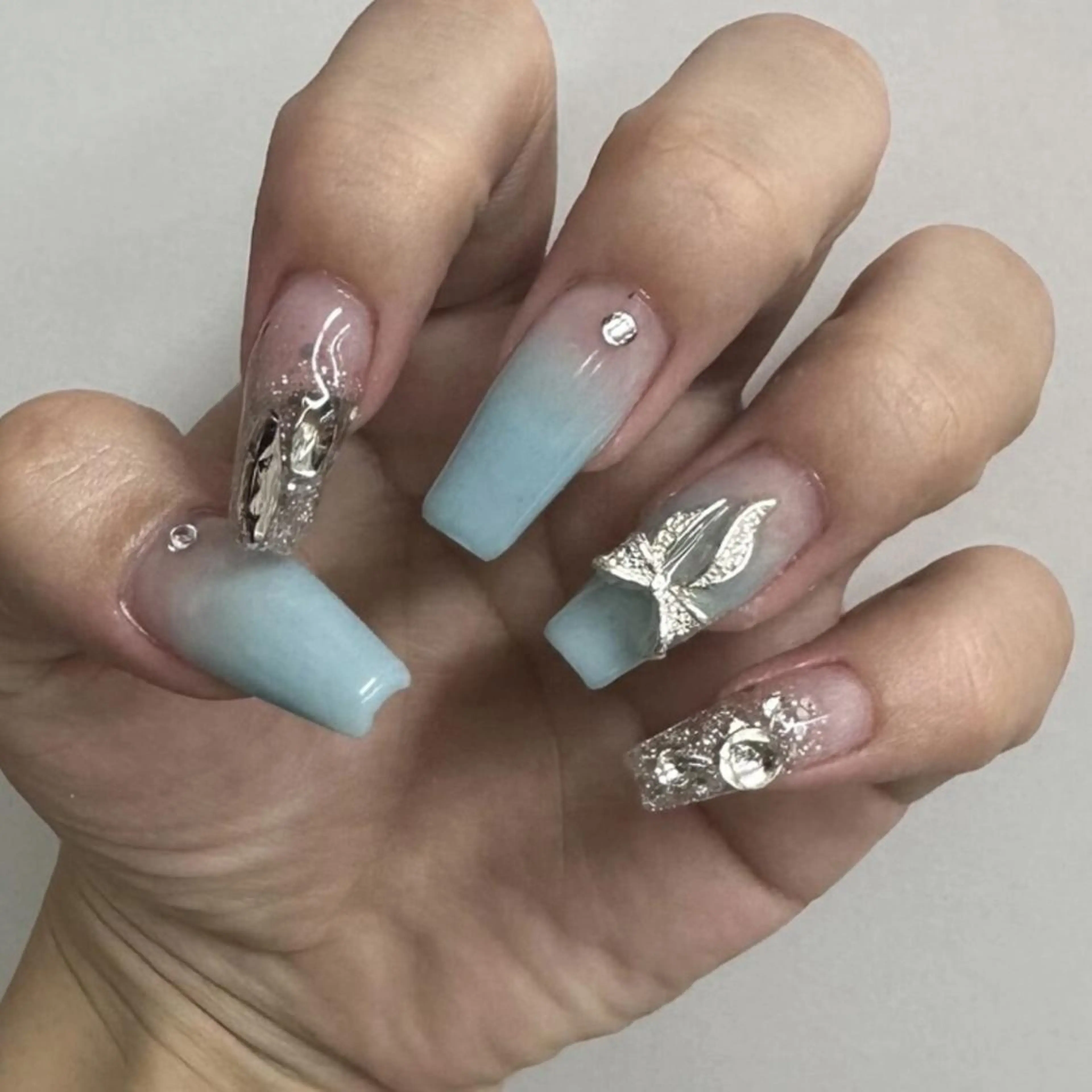 ネイル 長さ出し グラデーション 韓国ネイル ニュアンスネイル スカルプネイル nailstudio eviz新宿店のネイルデザイン