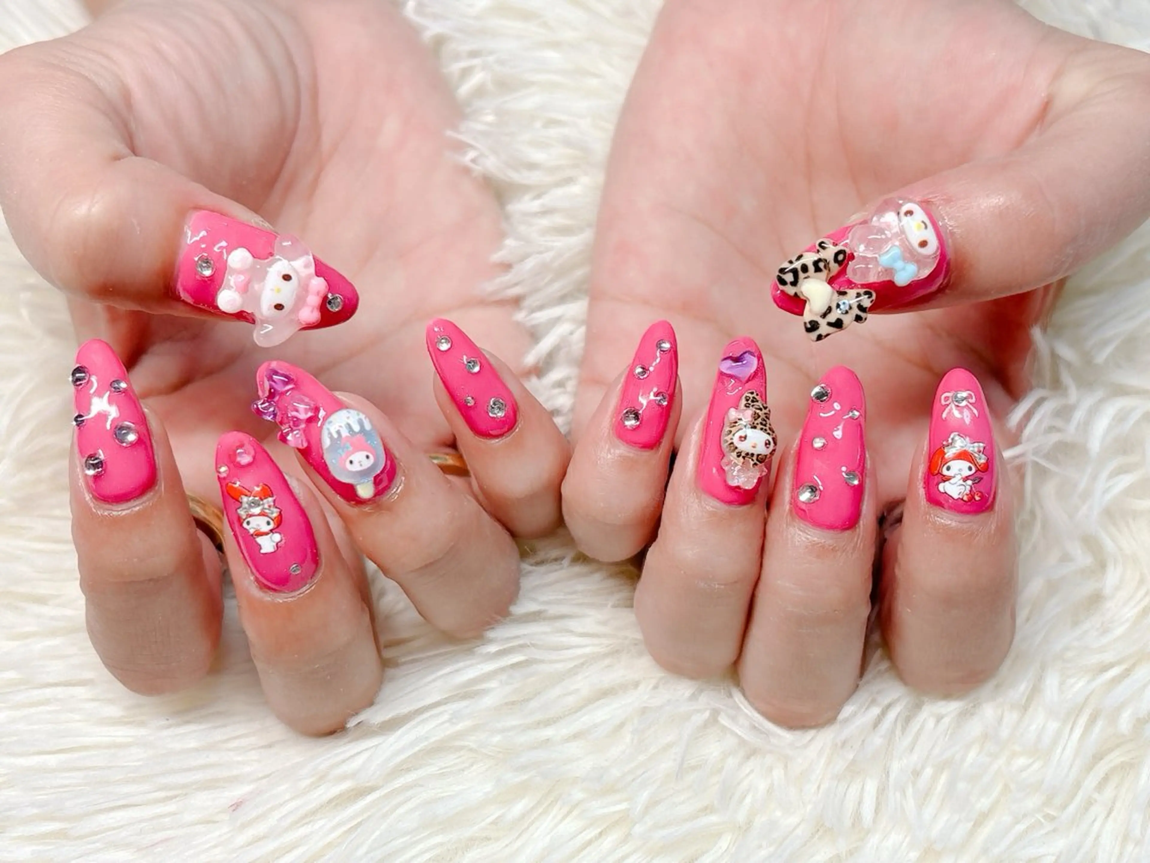 ネイル パッチリオメメ Lianaのネイルデザイン