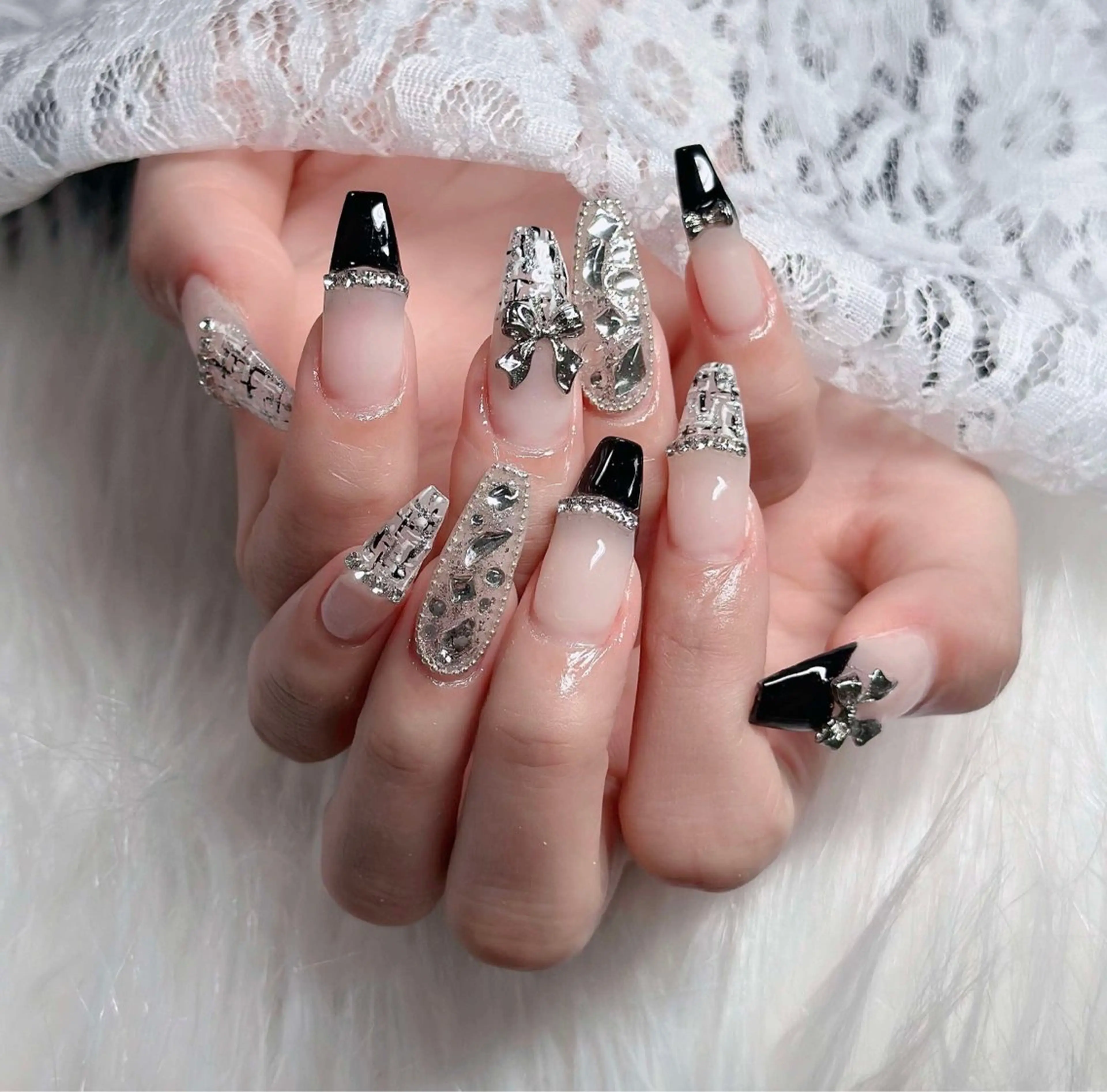 ネイル オーロラネイル フレンチネイル ジェルネイル ハロウィン キラキラネイル H.baby Nail Salonのネイルデザイン