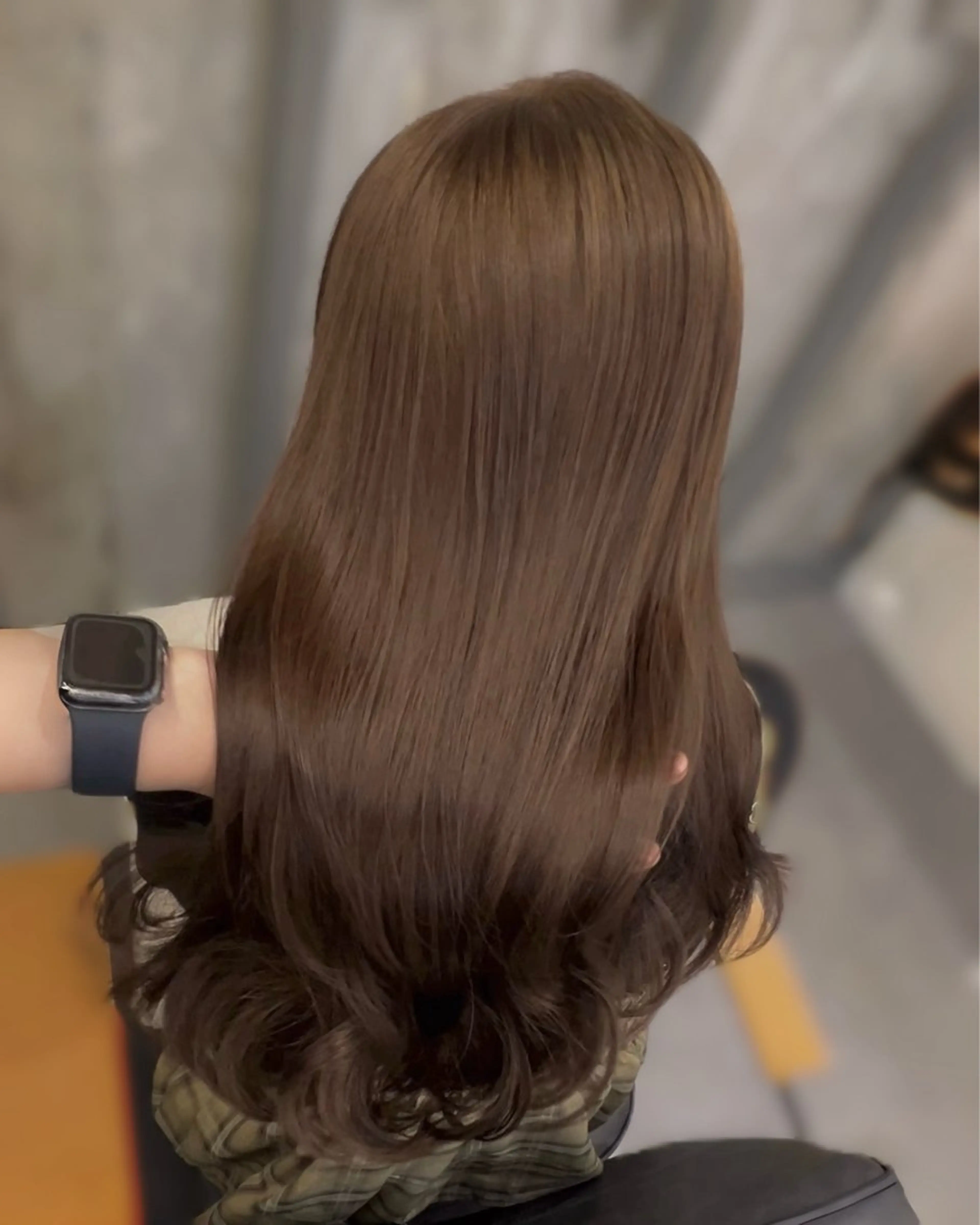 ロング カラー パーマ アッシュ アッシュグレー アッシュグレージュ ベージュカラー ブリーチ ブリーチなし/ ベージュ/akiraのヘアスタイル