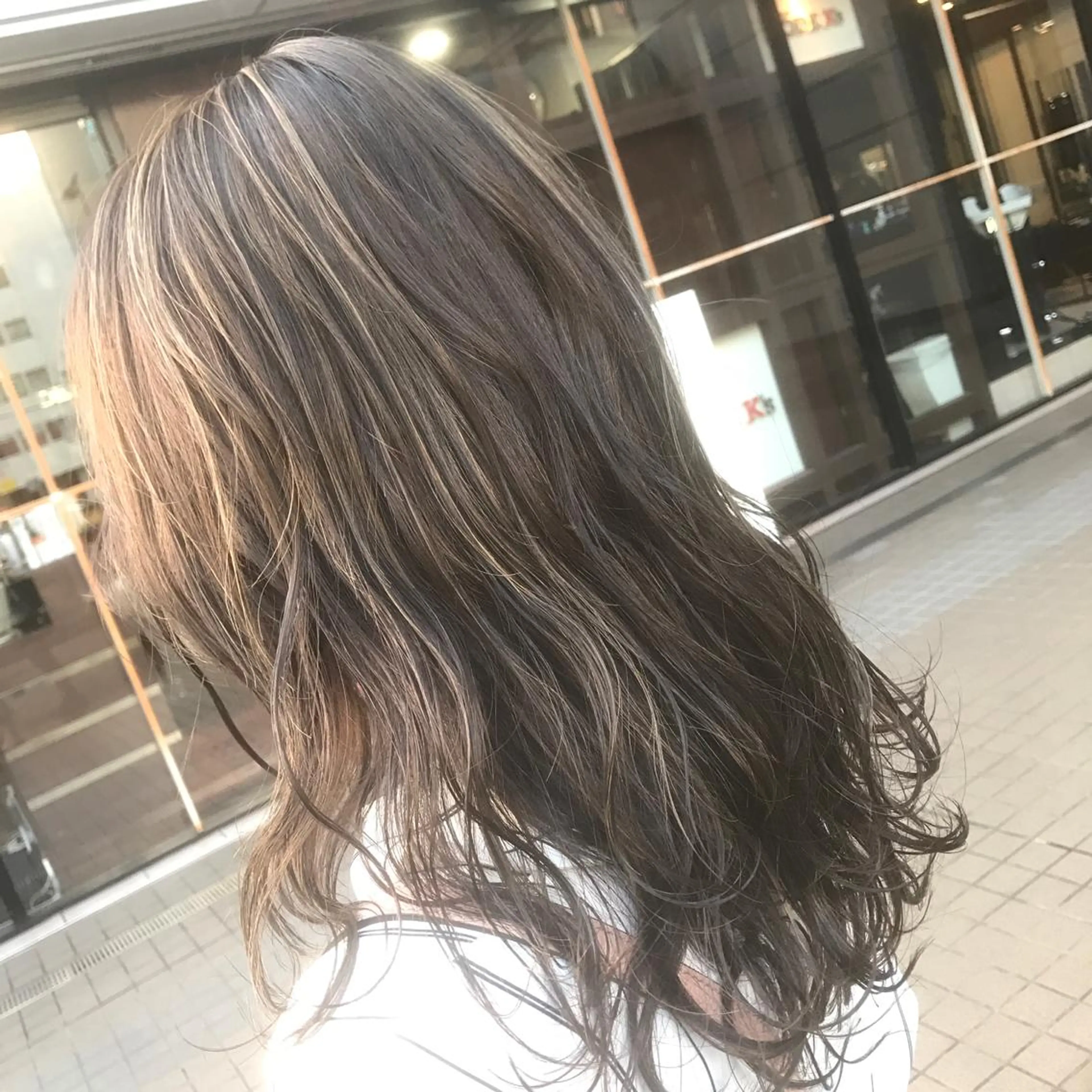 セミロング カラー ヘアアレンジ ハイライトカラー 外国人風カラー ハイライト 透明感韓国ヘア♡ みつきのヘアスタイル