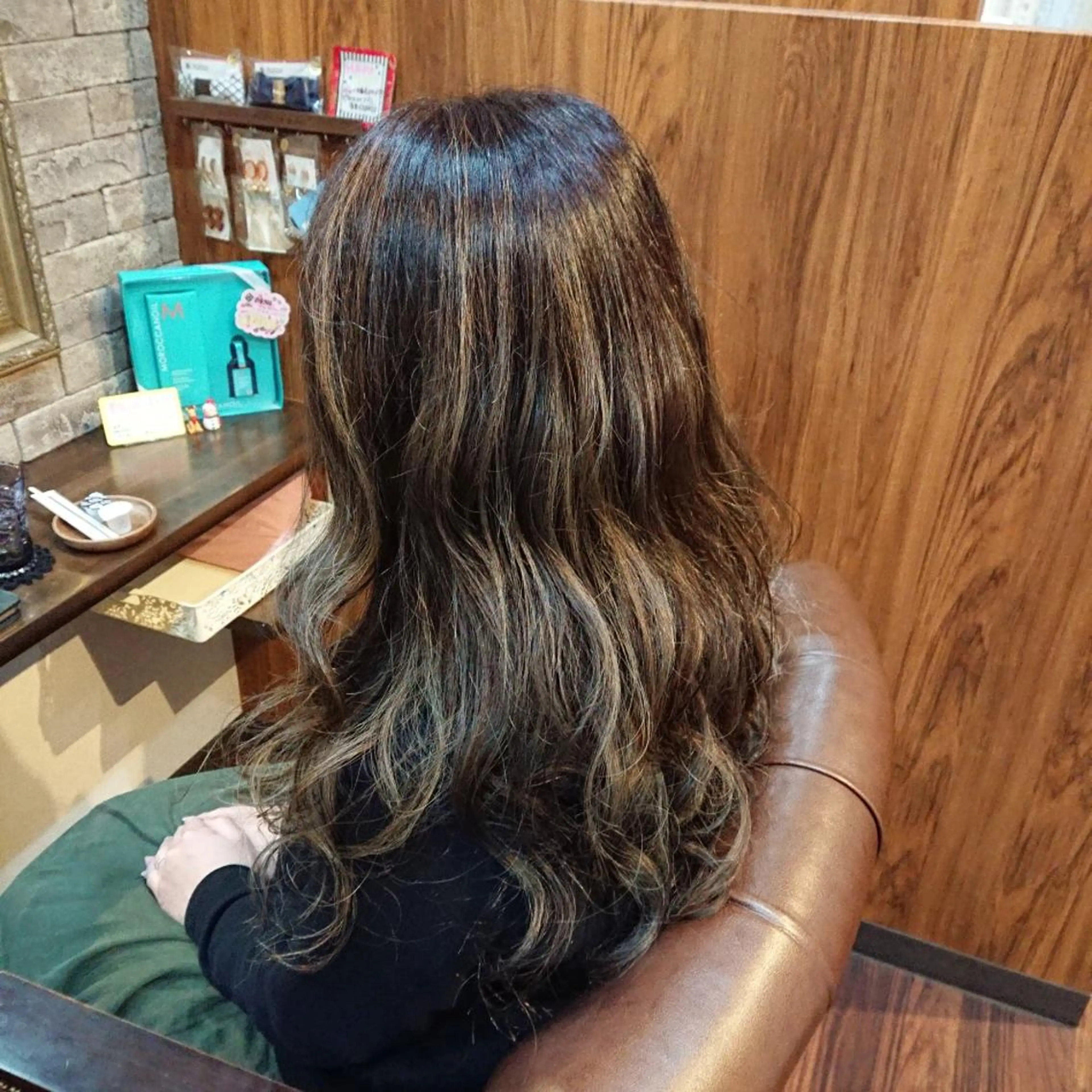 ロング カラー ヘアカラー トリートメント 美髪 カラーリストのヘアスタイル