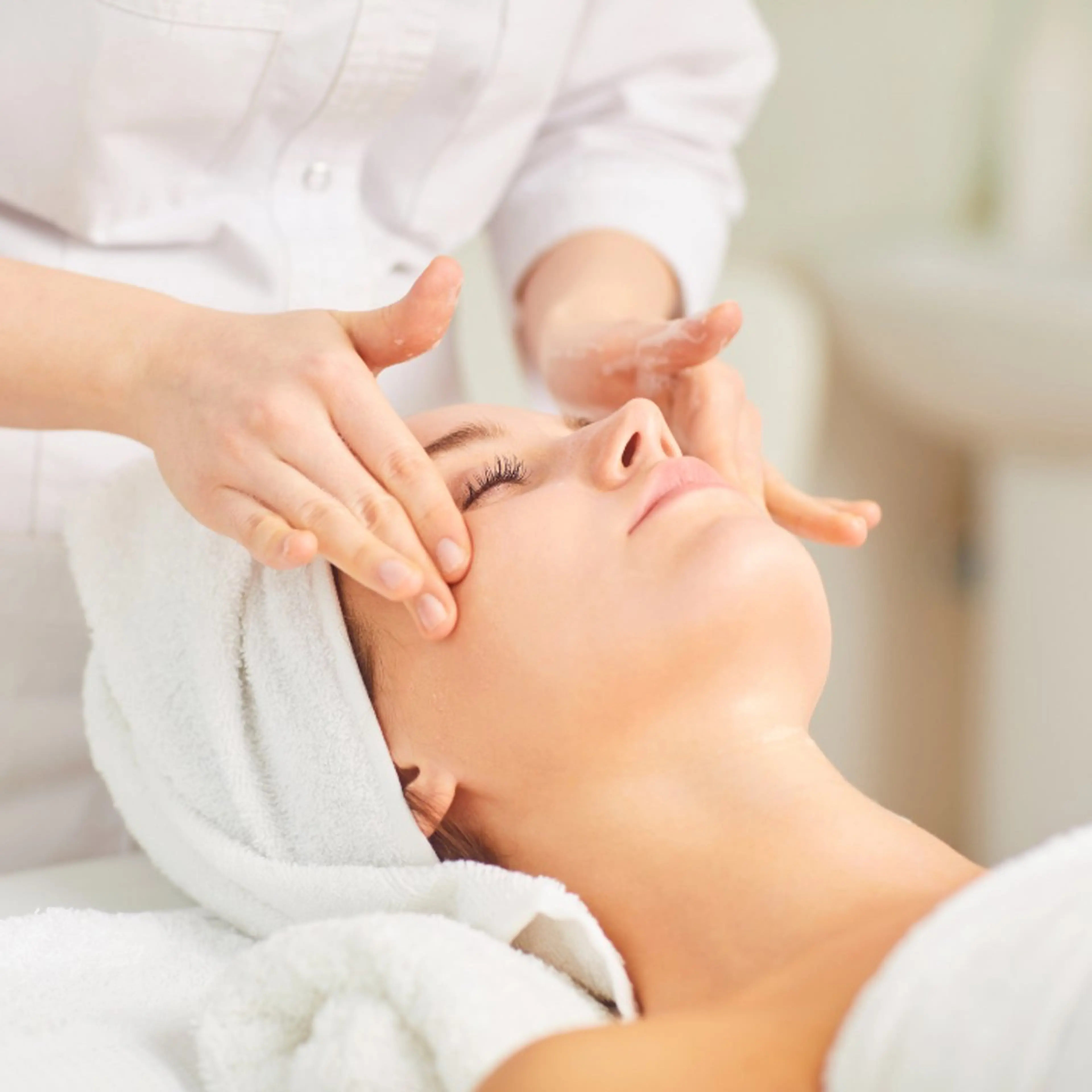 ブライダル☆潤いツヤ透明肌!!小鼻毛穴洗浄付きフェイシャル60分の写真