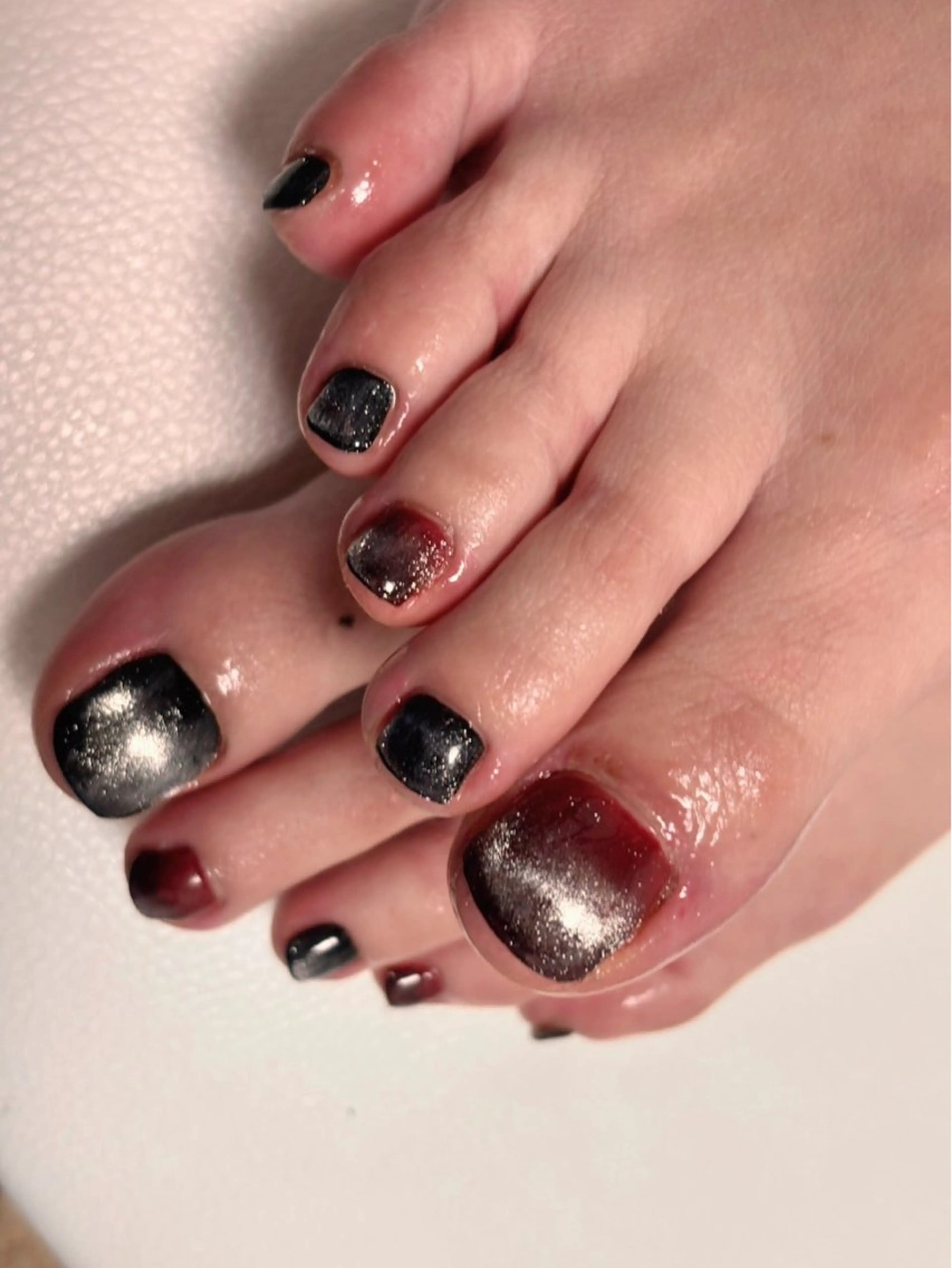 ネイル グラデーション 赤色 シルバー ハンドネイル フットネイル ishida miokaのネイルデザイン