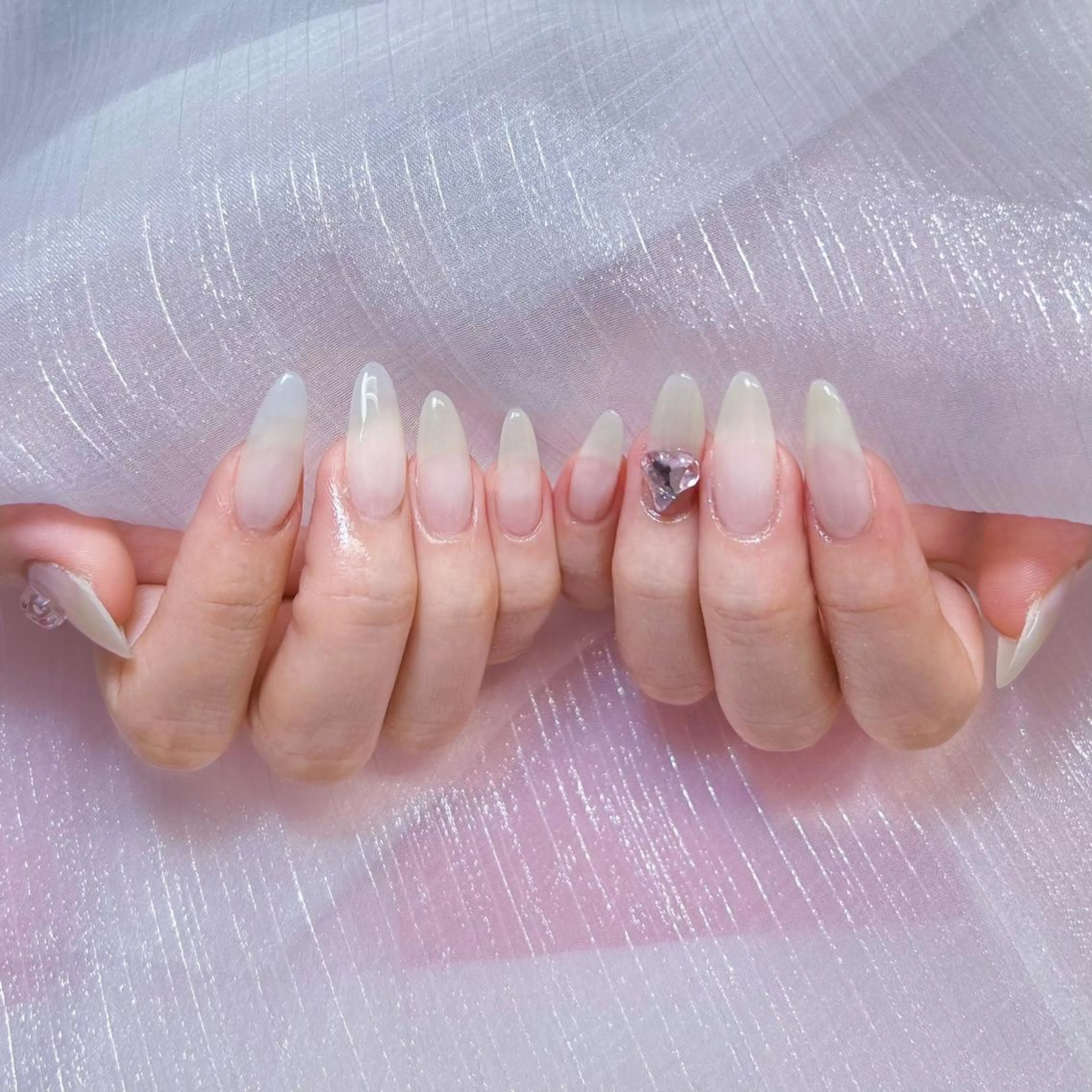 ネイル アートネイル オーロラネイル ガーリー キラキラネイル 韓国ネイル ハンドネイル DIANMOND NAIL🌸のネイルデザイン