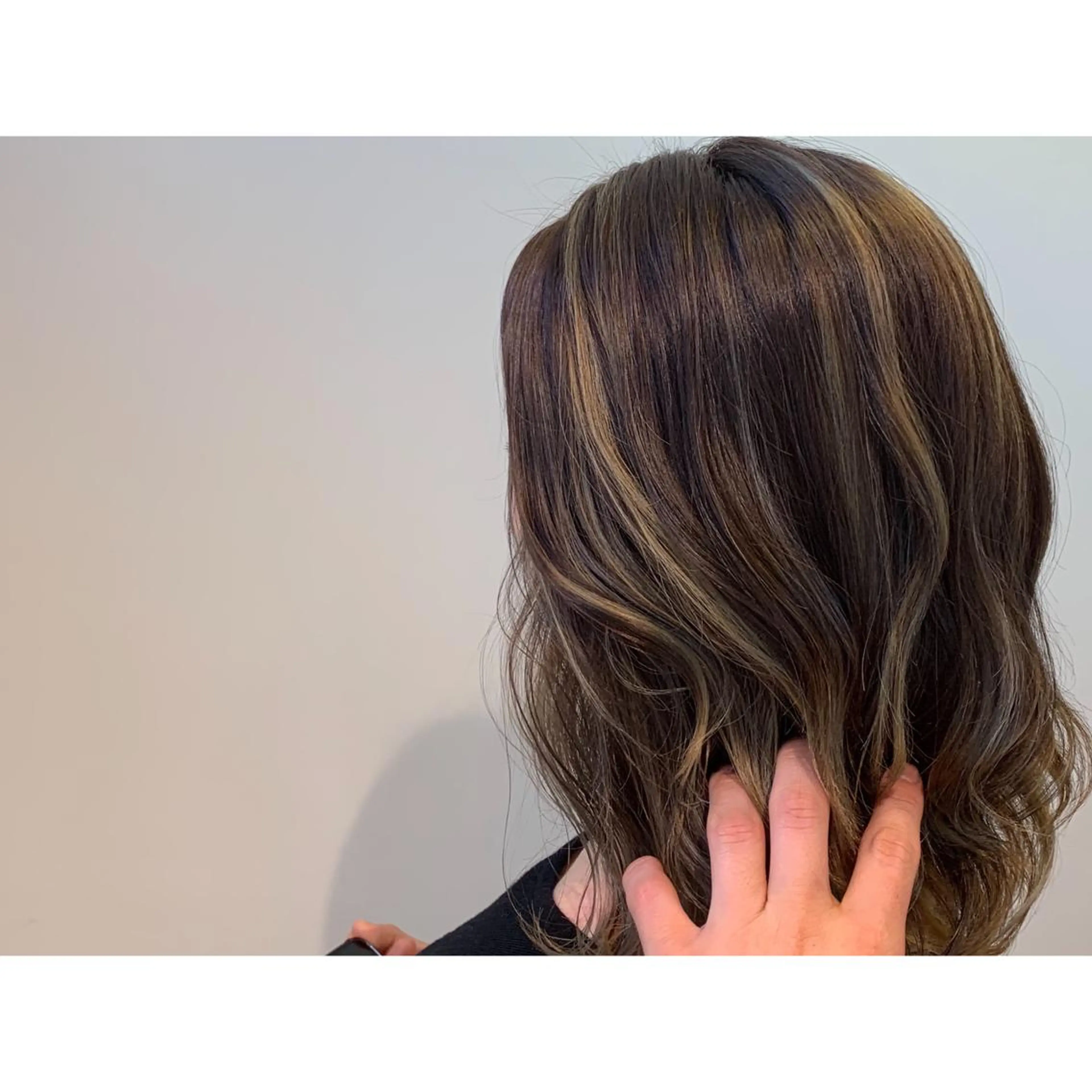 ミディアム ROUTE ルートのヘアスタイル