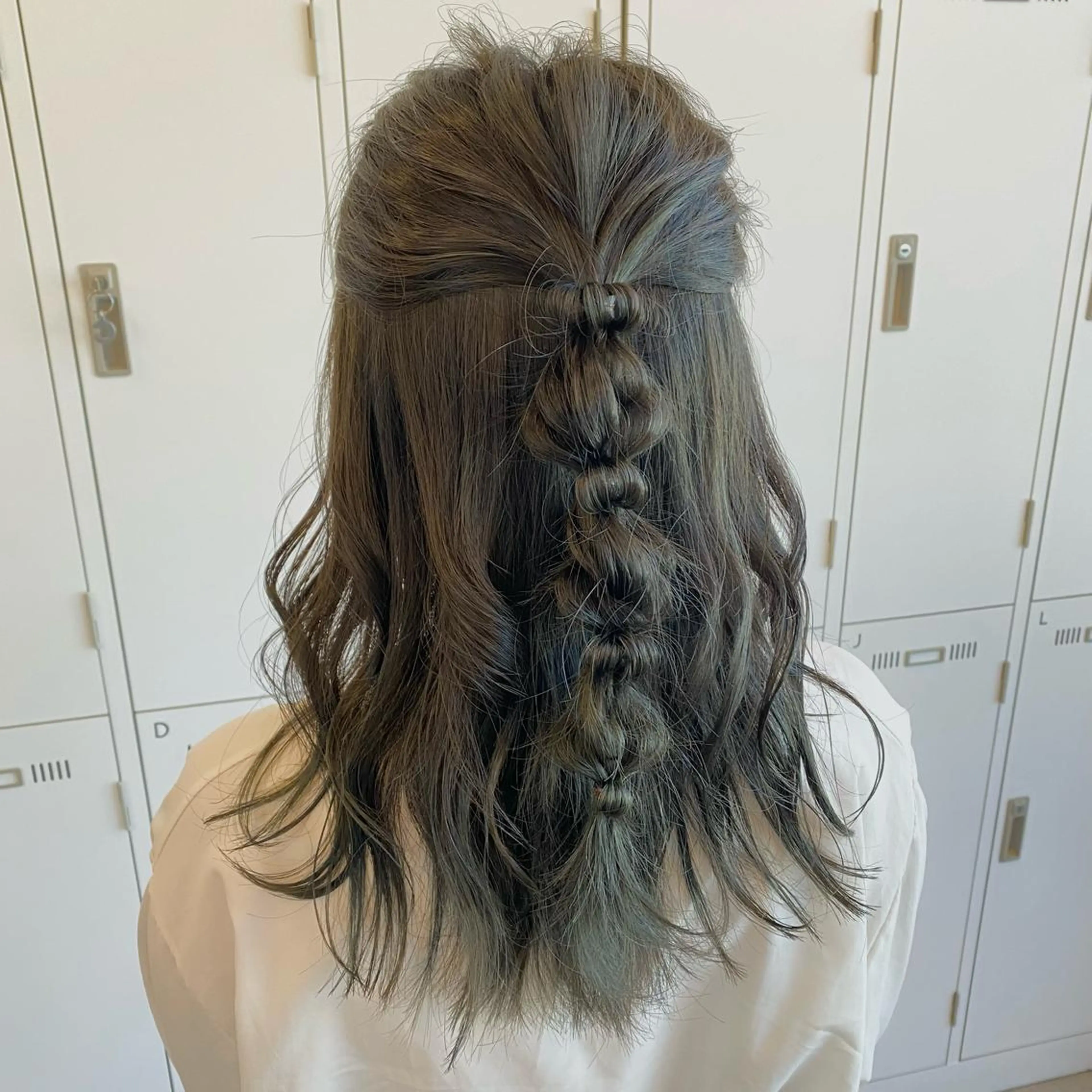 セミロング カラー ヘアアレンジ YUNA ユウナのヘアスタイル