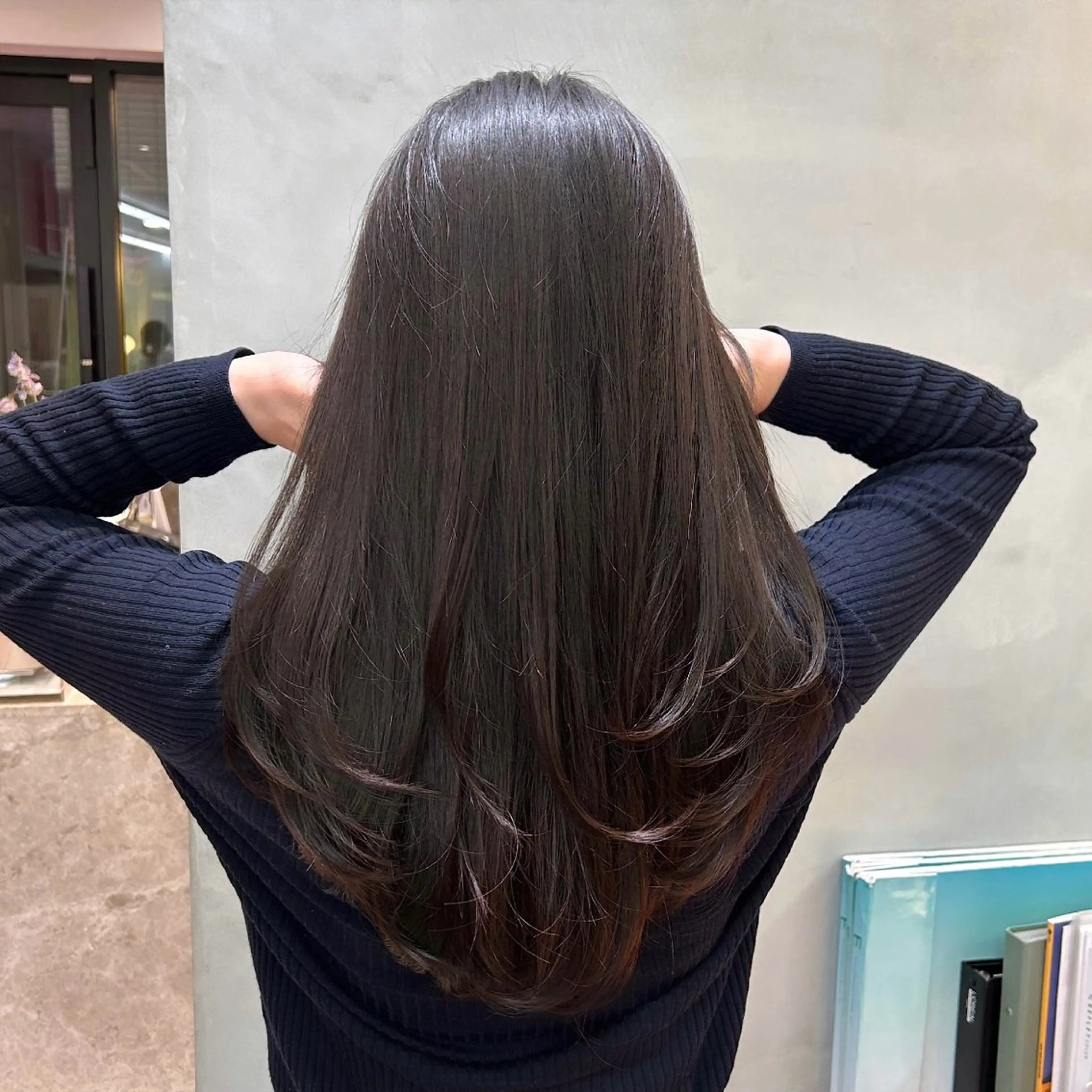 セミロング 顔周りカット レイヤーカット ローレイヤー カット ヘアカラー トリートメント レイヤー/艶髪 縮毛矯正🌱  赤石のヘアスタイル