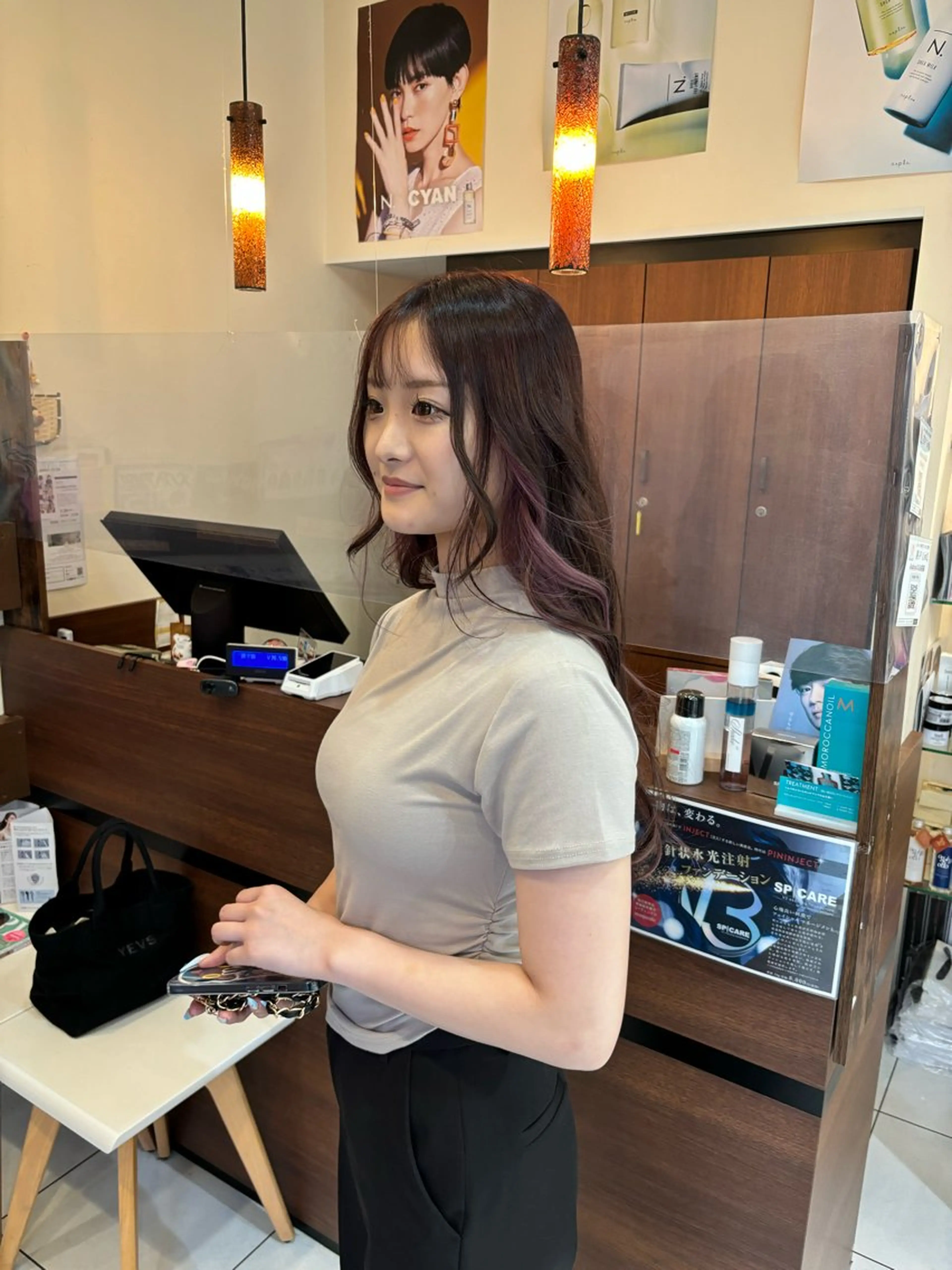 ロング カラー インナーカラー ピンクカラー ホワイトピンク 顔まわりレイヤー レイヤーカット ヘアカラー 小野 友暉のヘアスタイル