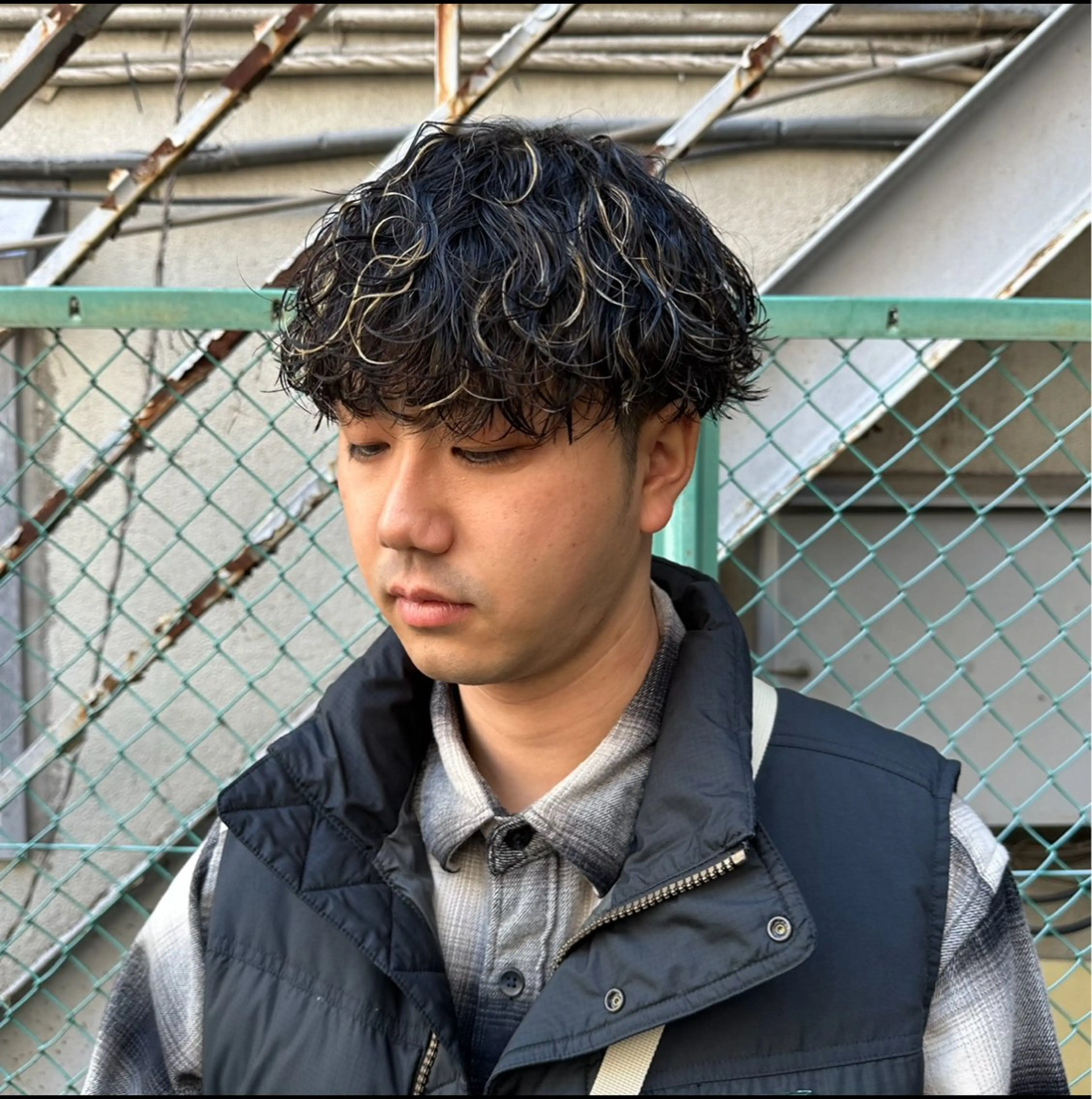 ショート パーマ メンズ メンズハイライト メンズメッシュ メンズパーマ 波巻きパーマ ハイライト パーマ職人 渡邊　優雅のヘアスタイル