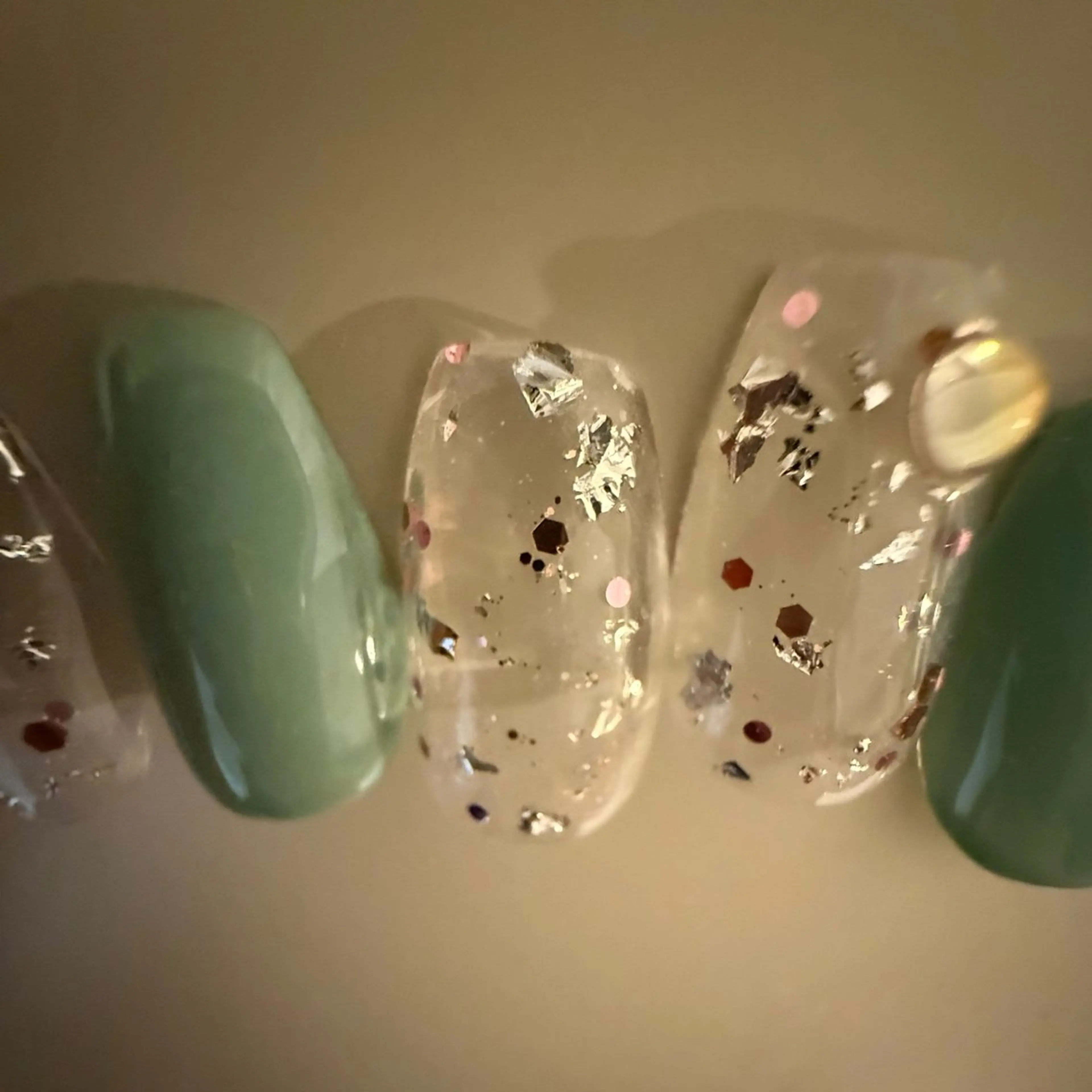 ネイル キラキラネイル 春ネイル ハンドネイル Black sheep.所属・Fujimori .のネイルデザイン