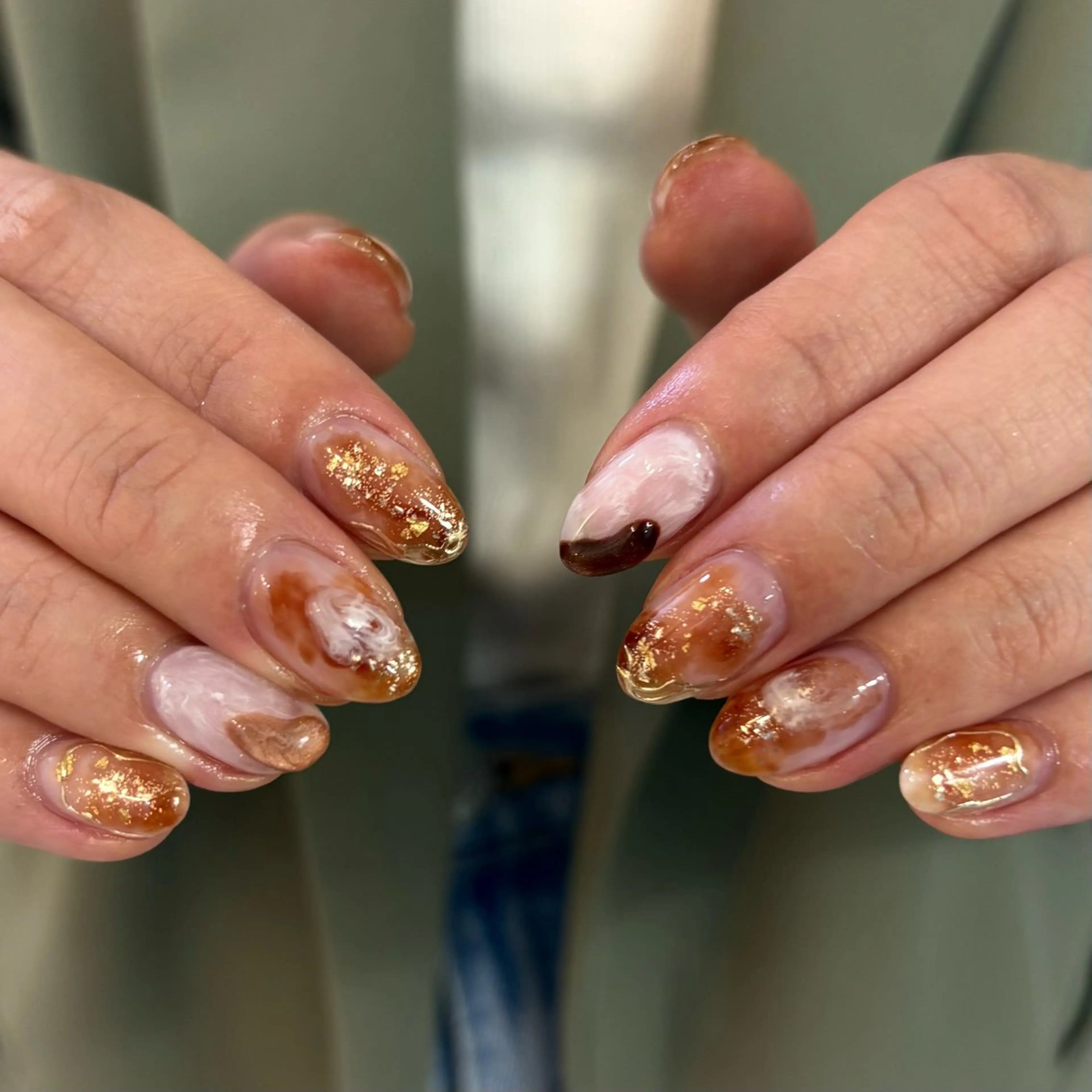 ネイル ブラウン クリアネイル ハンドネイル 佐藤 渚紗のネイルデザイン