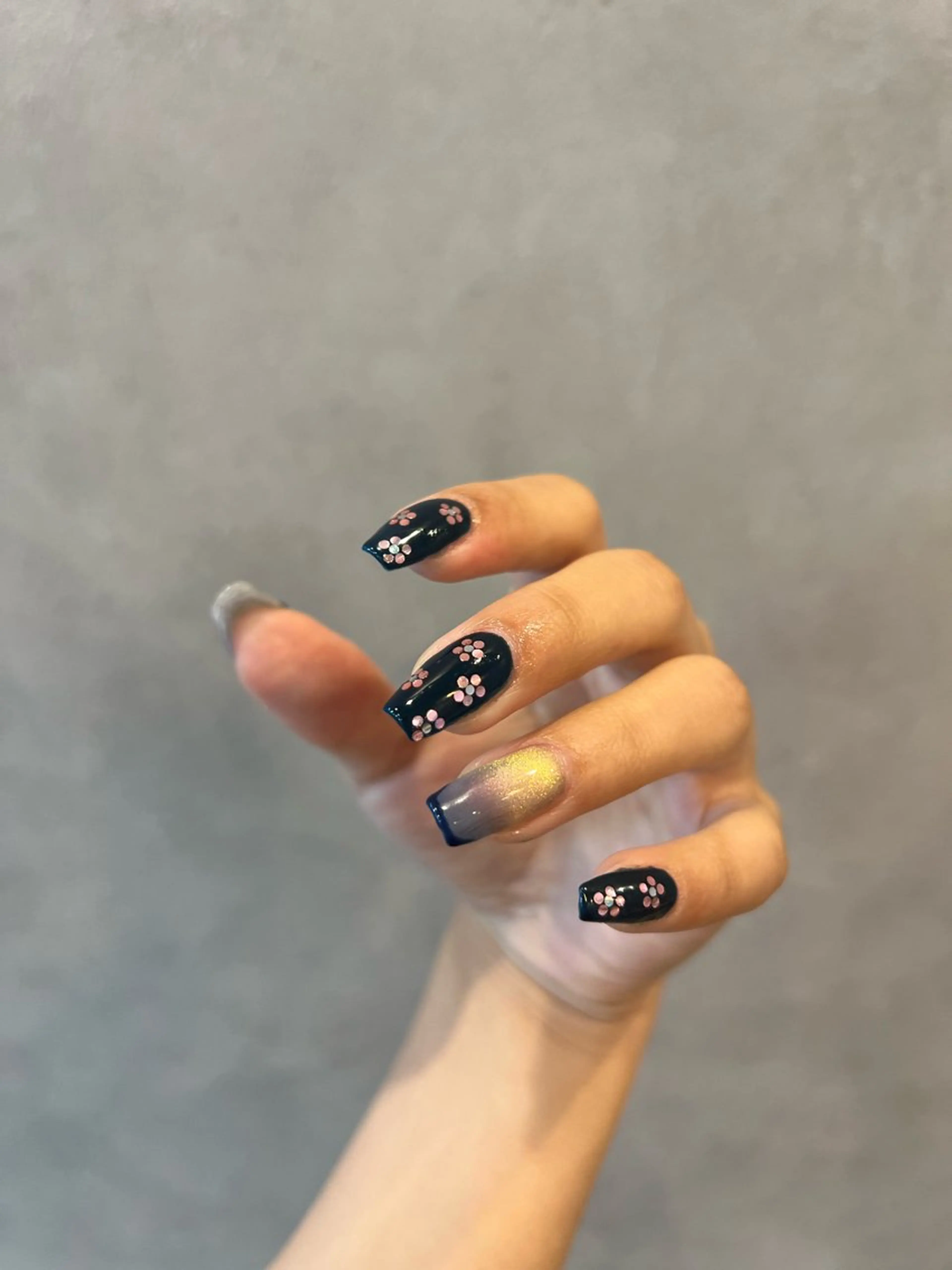 ミディアム Atelier  nail所属・︎ ユイナのネイルデザイン