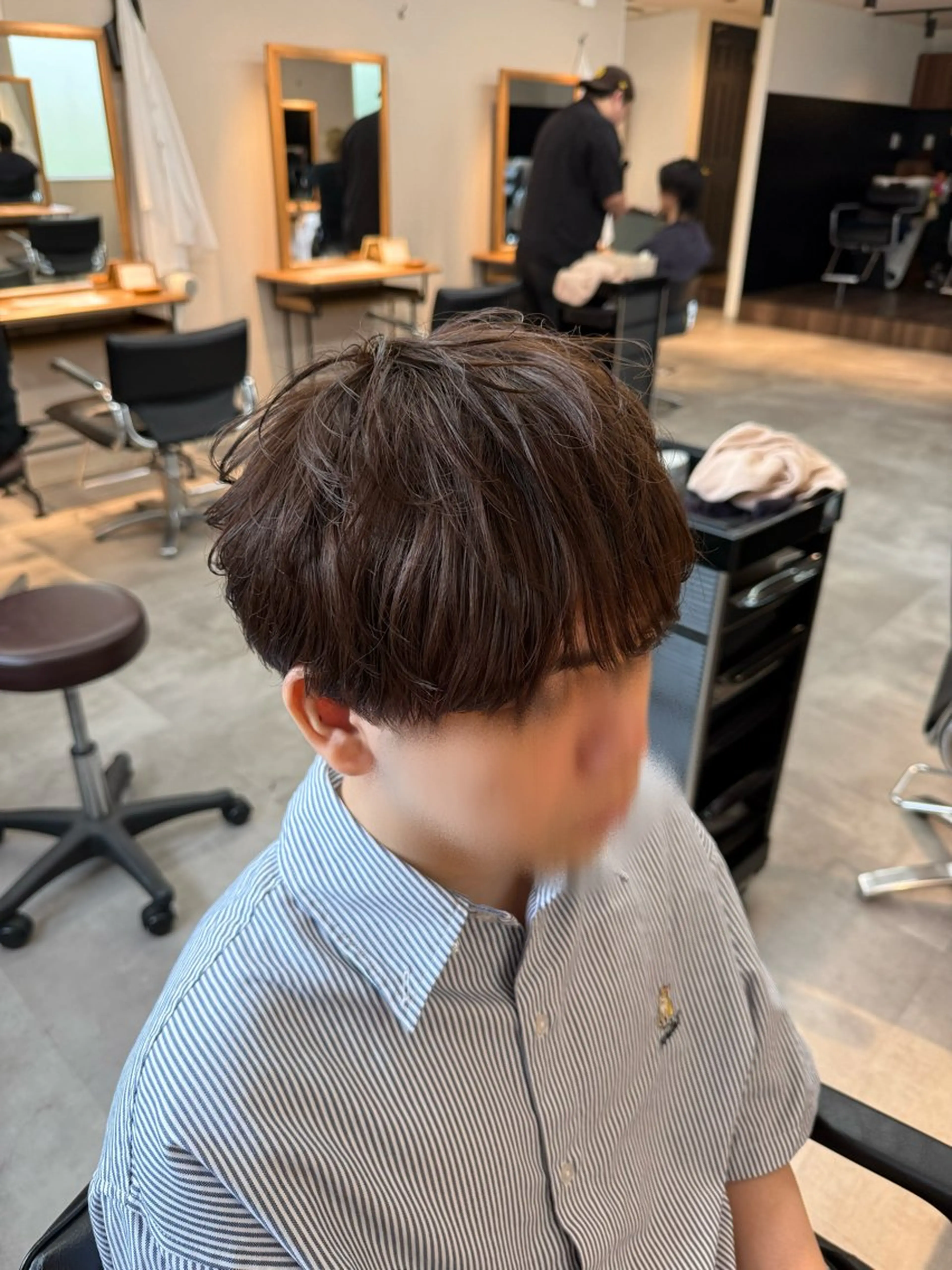 メンズ センターパート フェザーパーマ メンズ韓国風 マッシュ メンズパーマ 韓国スタイル特化 ニュアンスパーマ下田のヘアスタイル