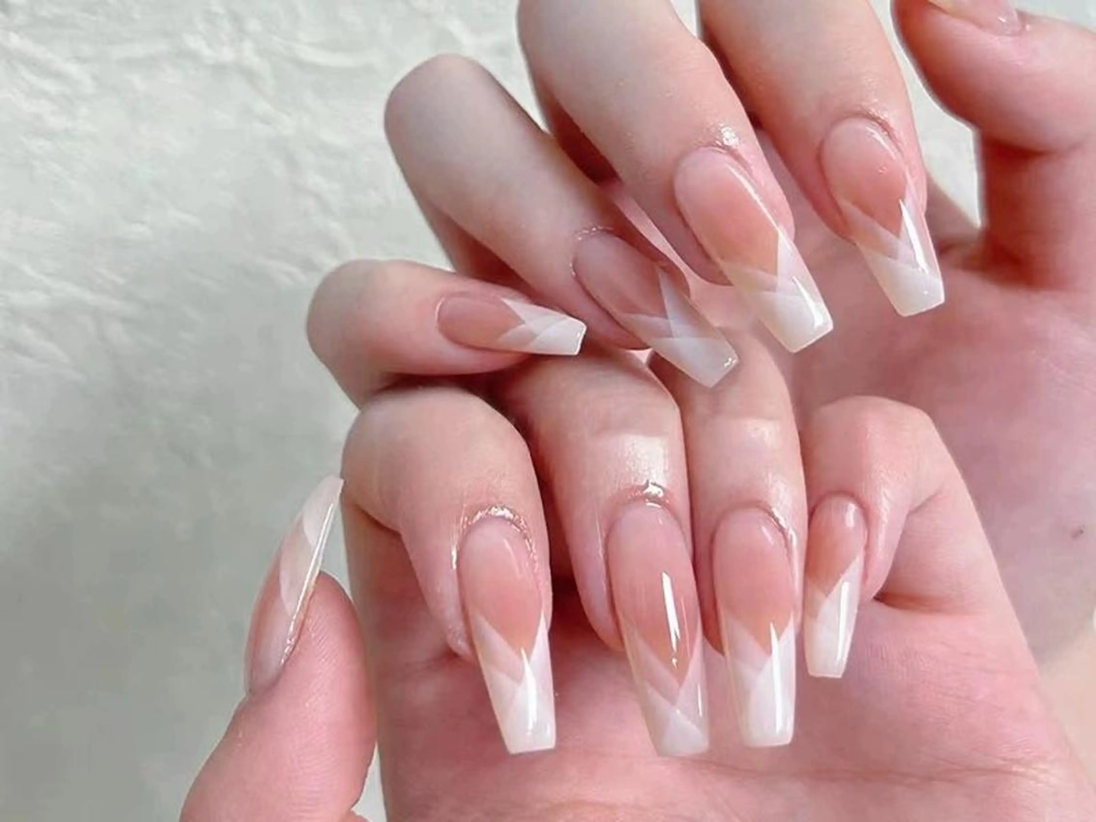 ネイル オーロラネイル カジュアル フレンチネイル ジェルネイル ミディアムネイル ハンドネイル ハンドケア 🎀Sense Nail渋谷店🎀のネイルデザイン