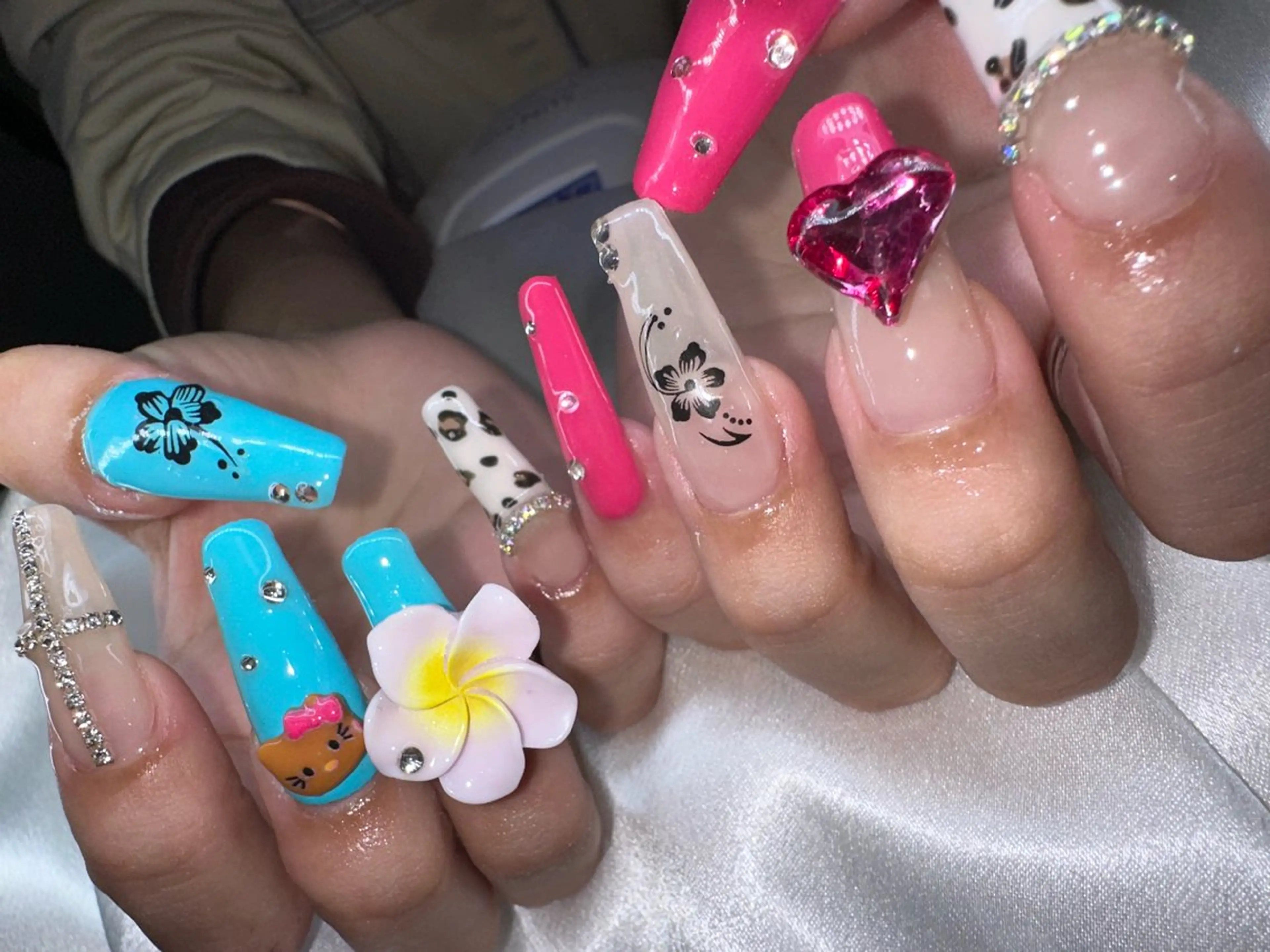 セミロング ハンドネイル 🌿YOKOSUKA NAILS⚓️のネイルデザイン