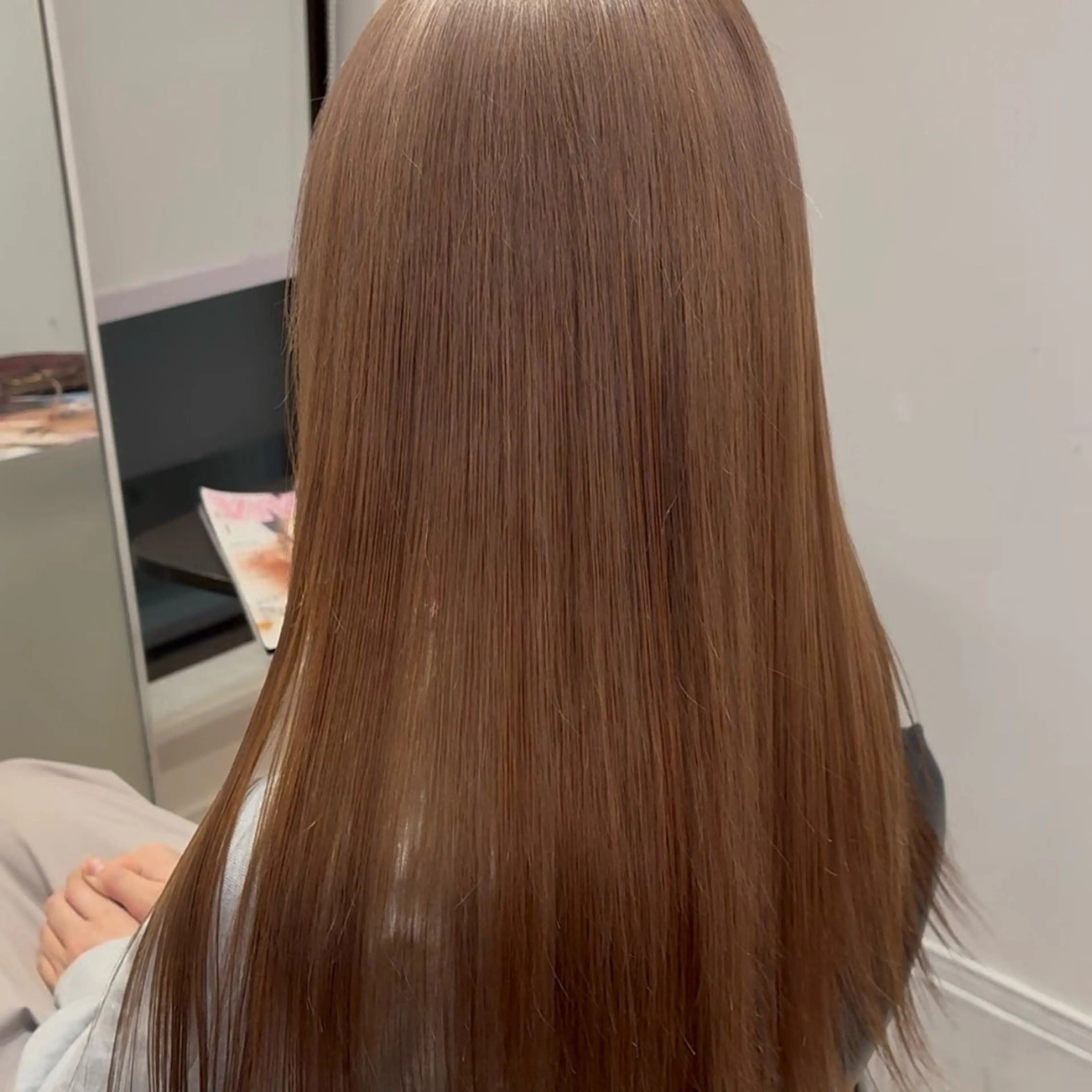 ロング カラー ベージュカラー GISELA サリナのヘアスタイル