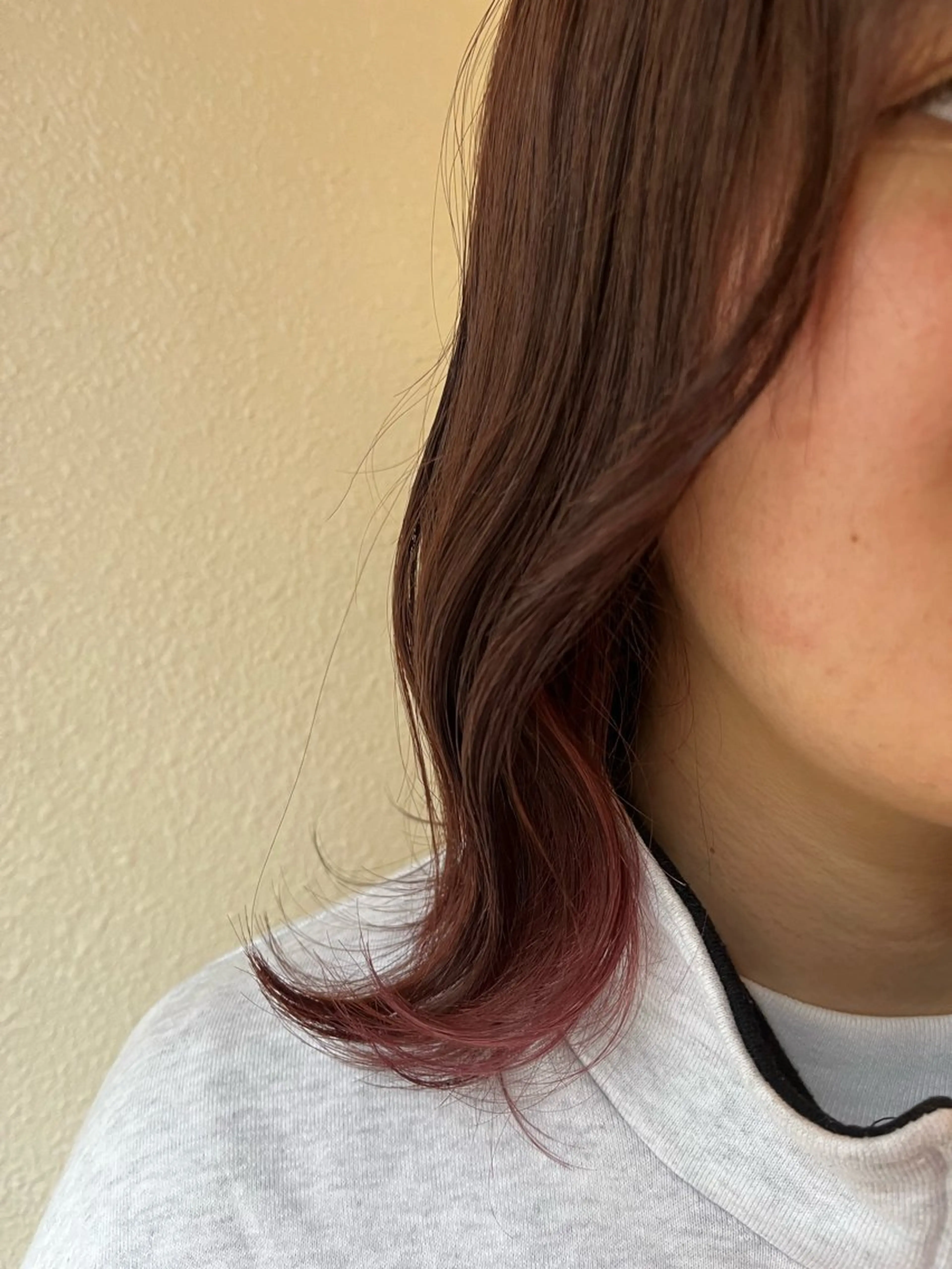 ミディアム 吉岡 菜月のヘアスタイル