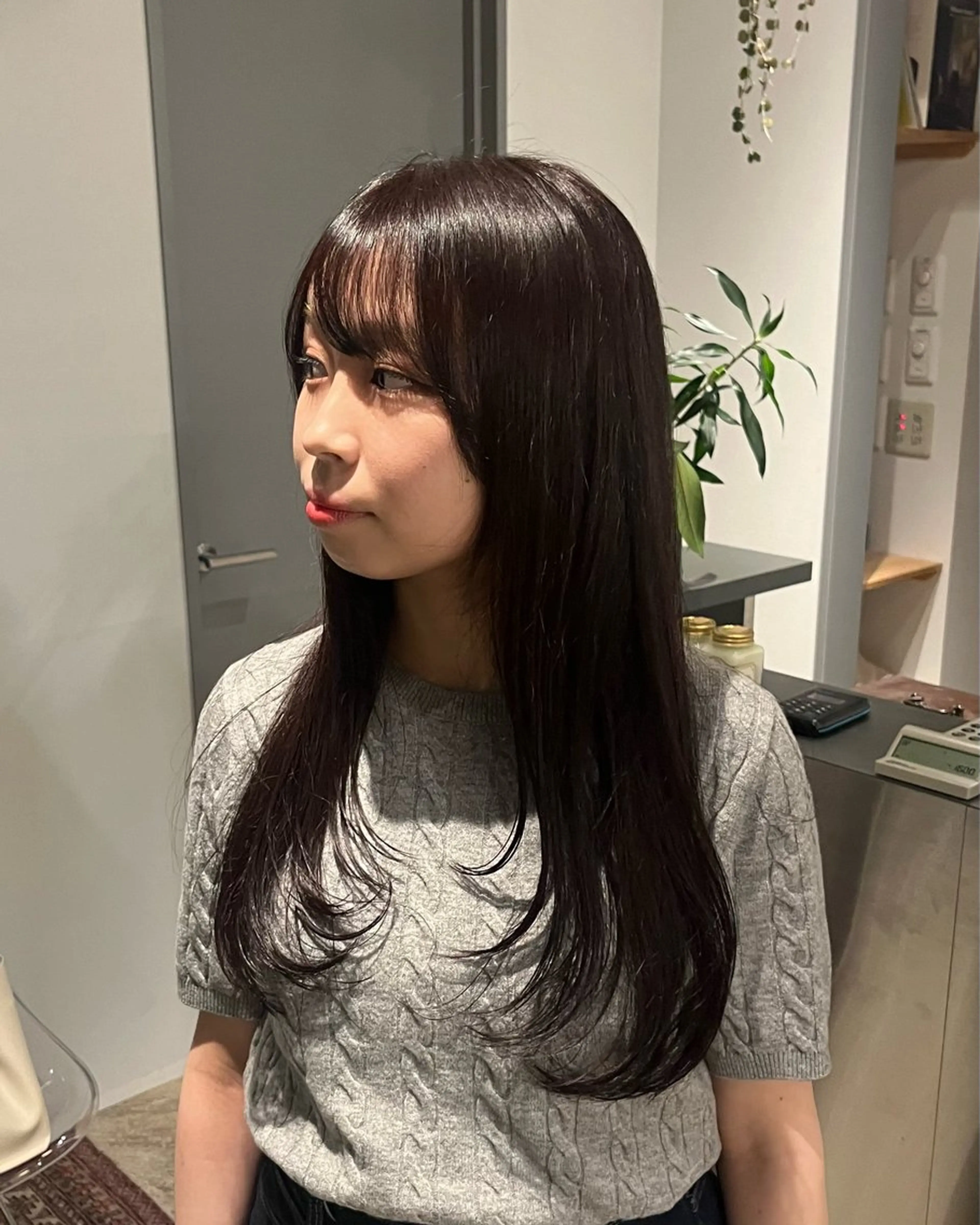 ロング カラー ブラウンカラー ココアブラウン 顔まわりレイヤー レイヤーカット BUSH所属・BUSH なかじませりなのヘアスタイル