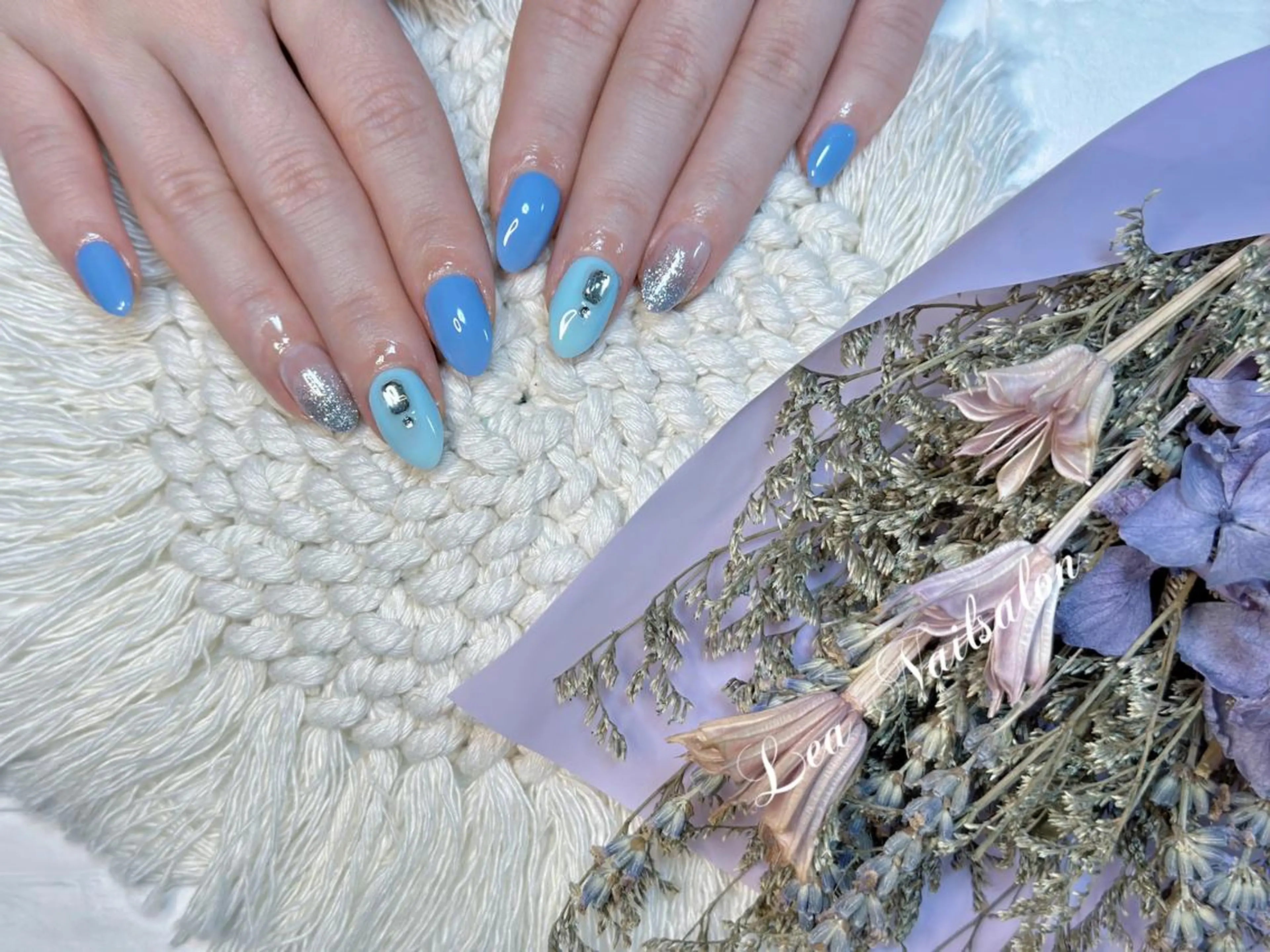 ショート カラー ネイル Lea NAILsalon所属・Le’a NailSalonのネイルデザイン