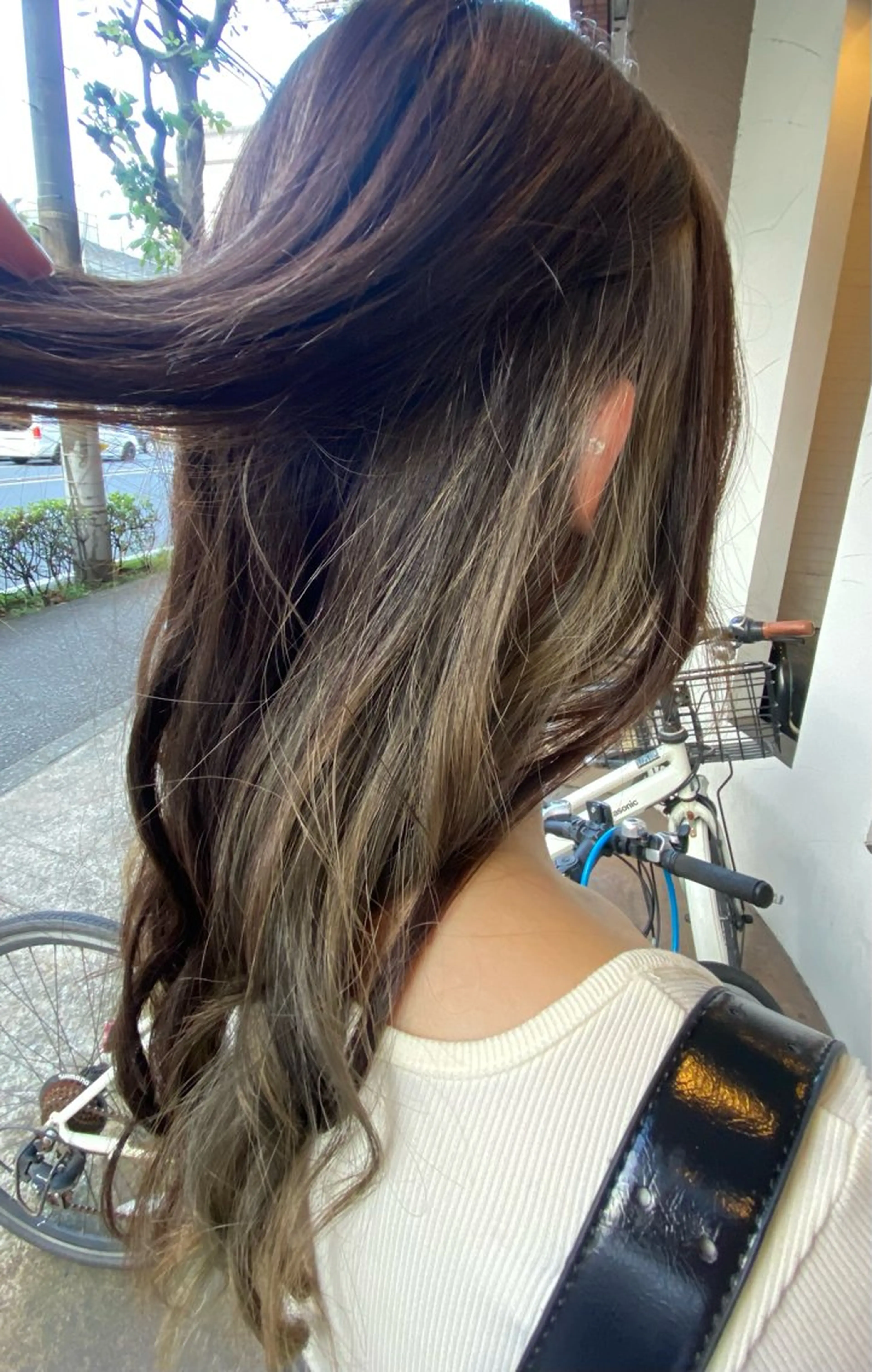 ロング カラー インナーカラー シルバー 縮毛矯正 BENIHA  ︎︎のヘアスタイル