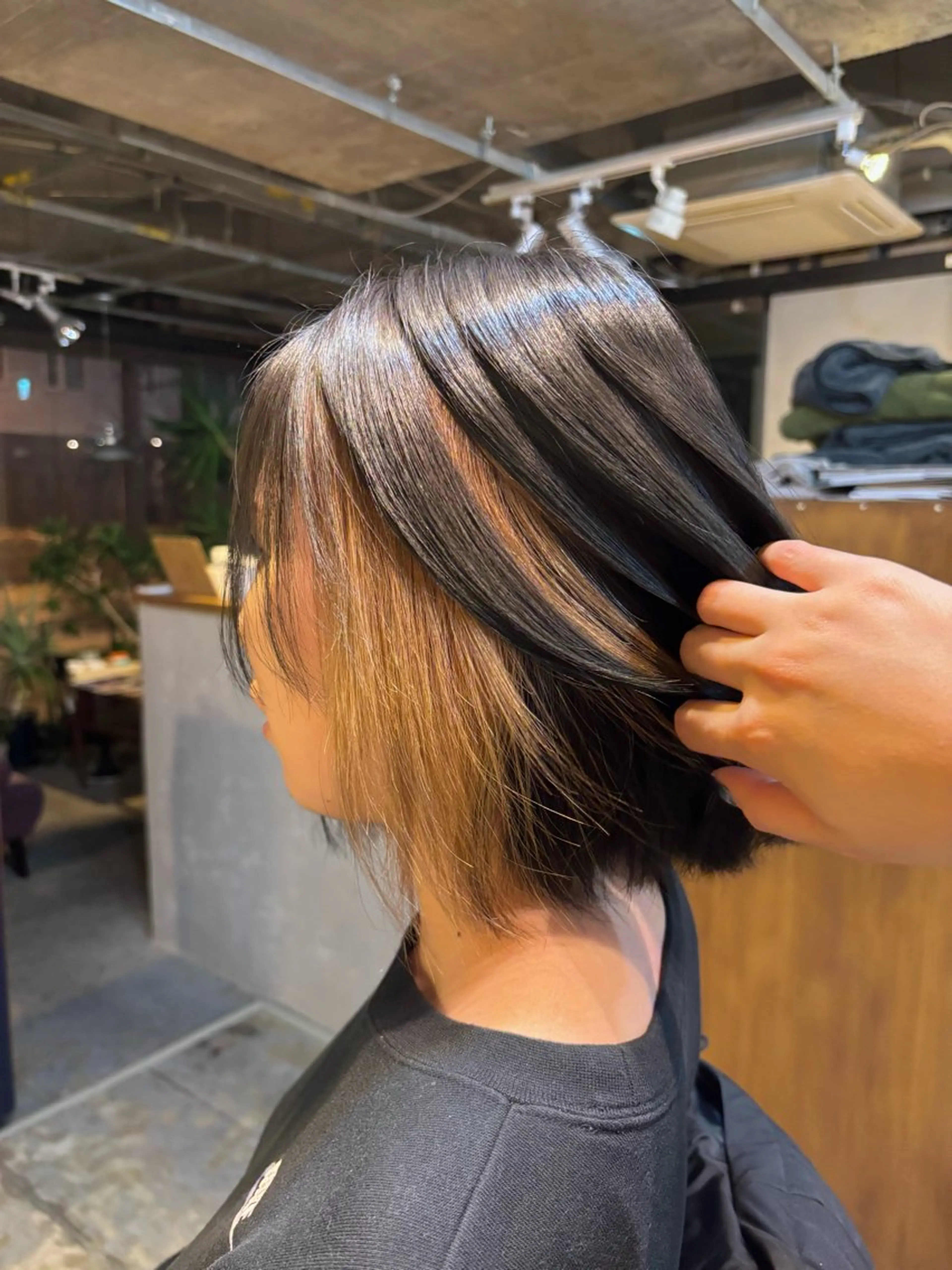 ショート ヘアカラー 松倉 沙奈のヘアスタイル