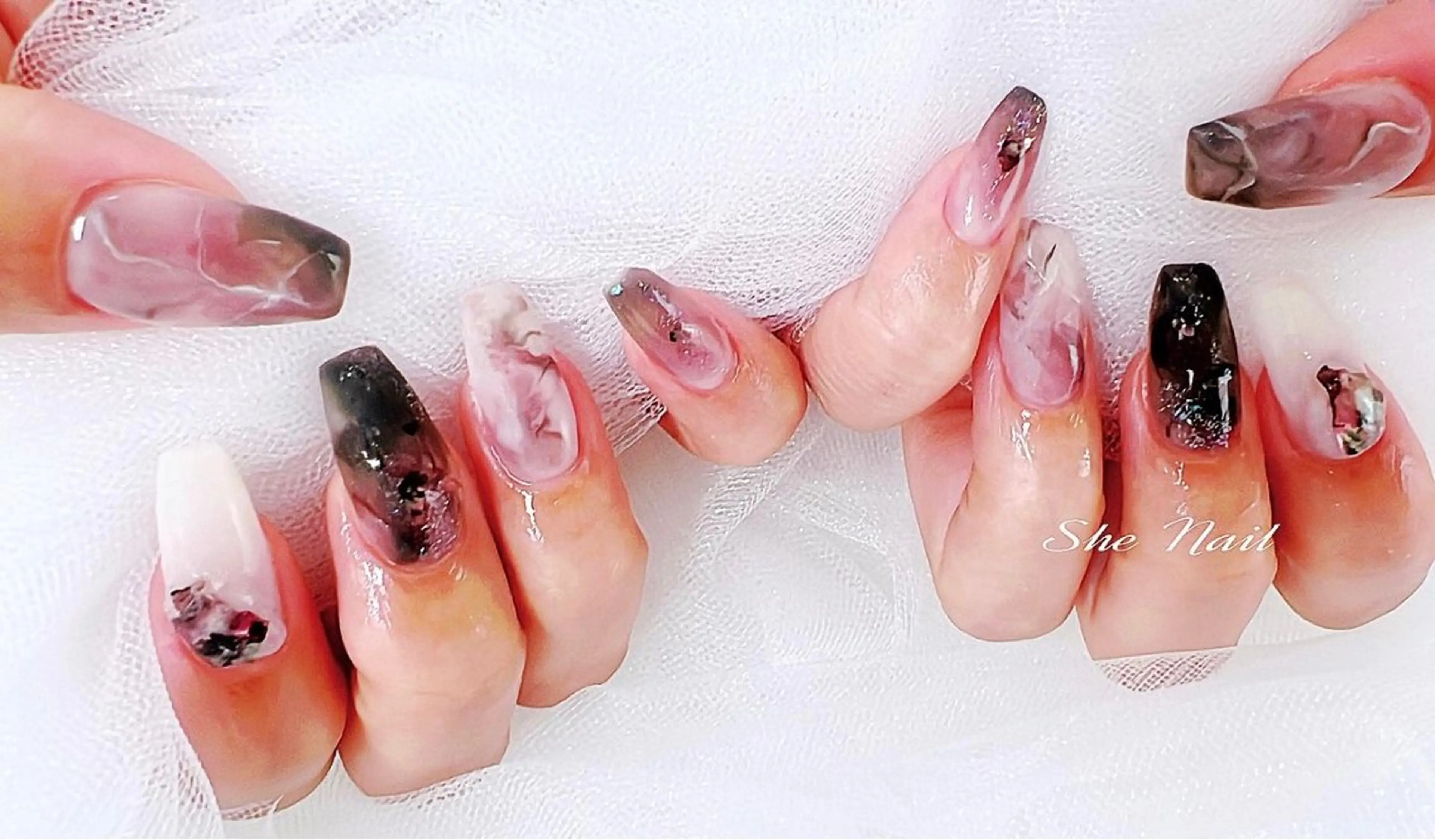 ネイル チークネイル 長さ出し フレンチネイル ガラスフレンチ キラキラネイル ハンドネイル She   Nail所属・ISA_ BELLAのネイルデザイン