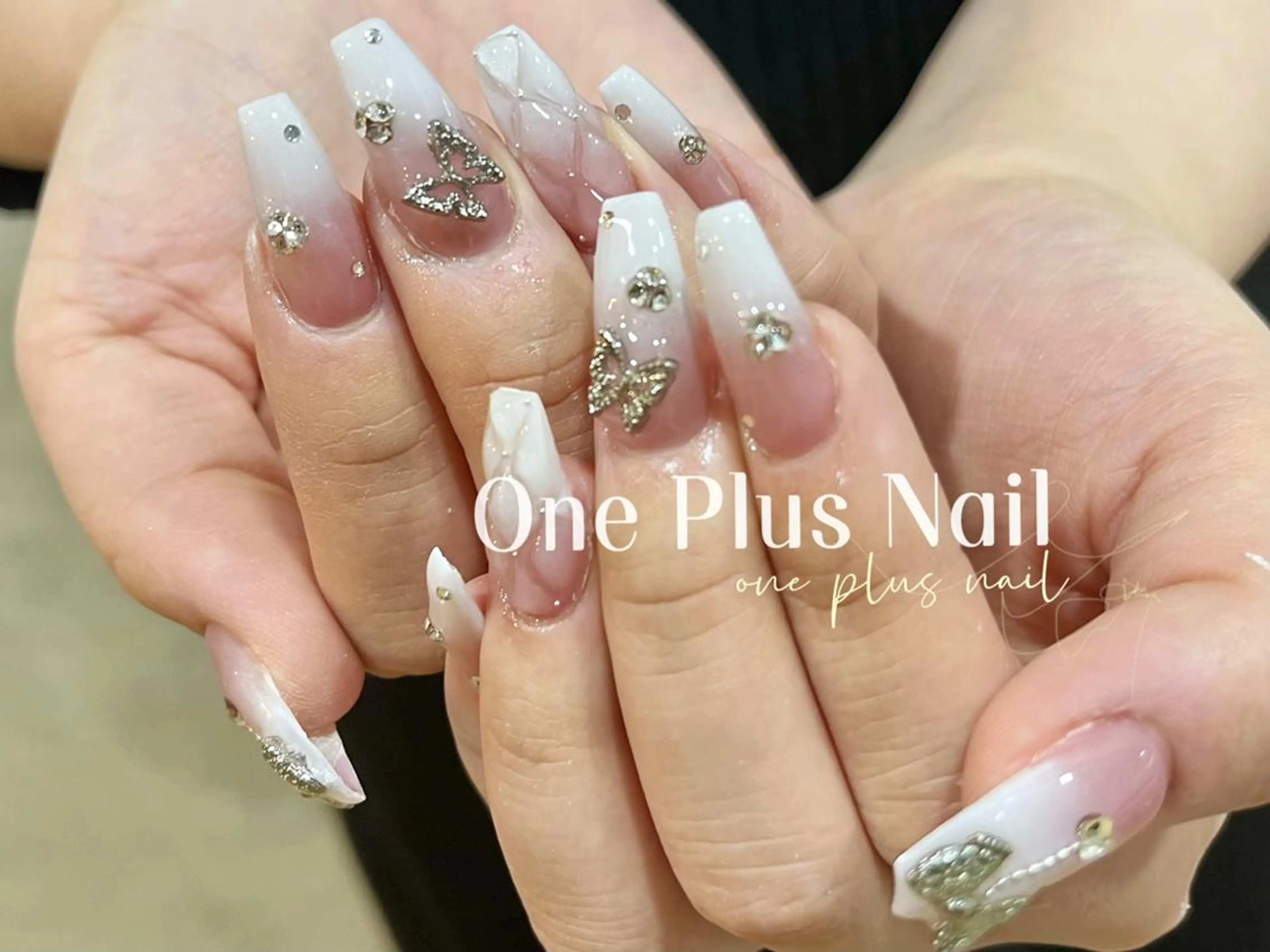 ネイル アートネイル オーロラネイル ガーリー キラキラネイル 韓国ネイル One Plus Nail Salonのネイルデザイン