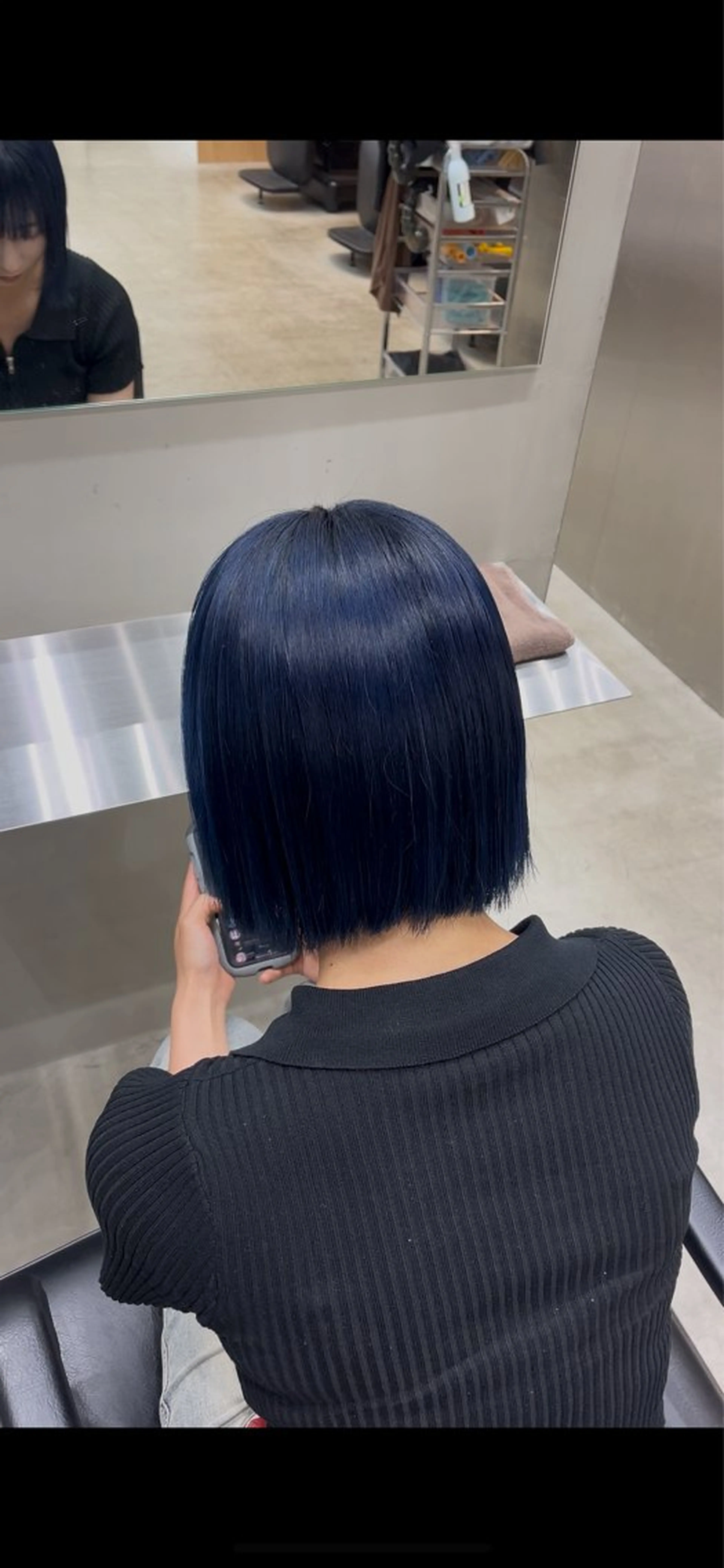 ミディアム カラー ブリーチ ブルーカラー ネイビーカラー 夏果⭐︎fifth 天神 海外風パーマのヘアスタイル