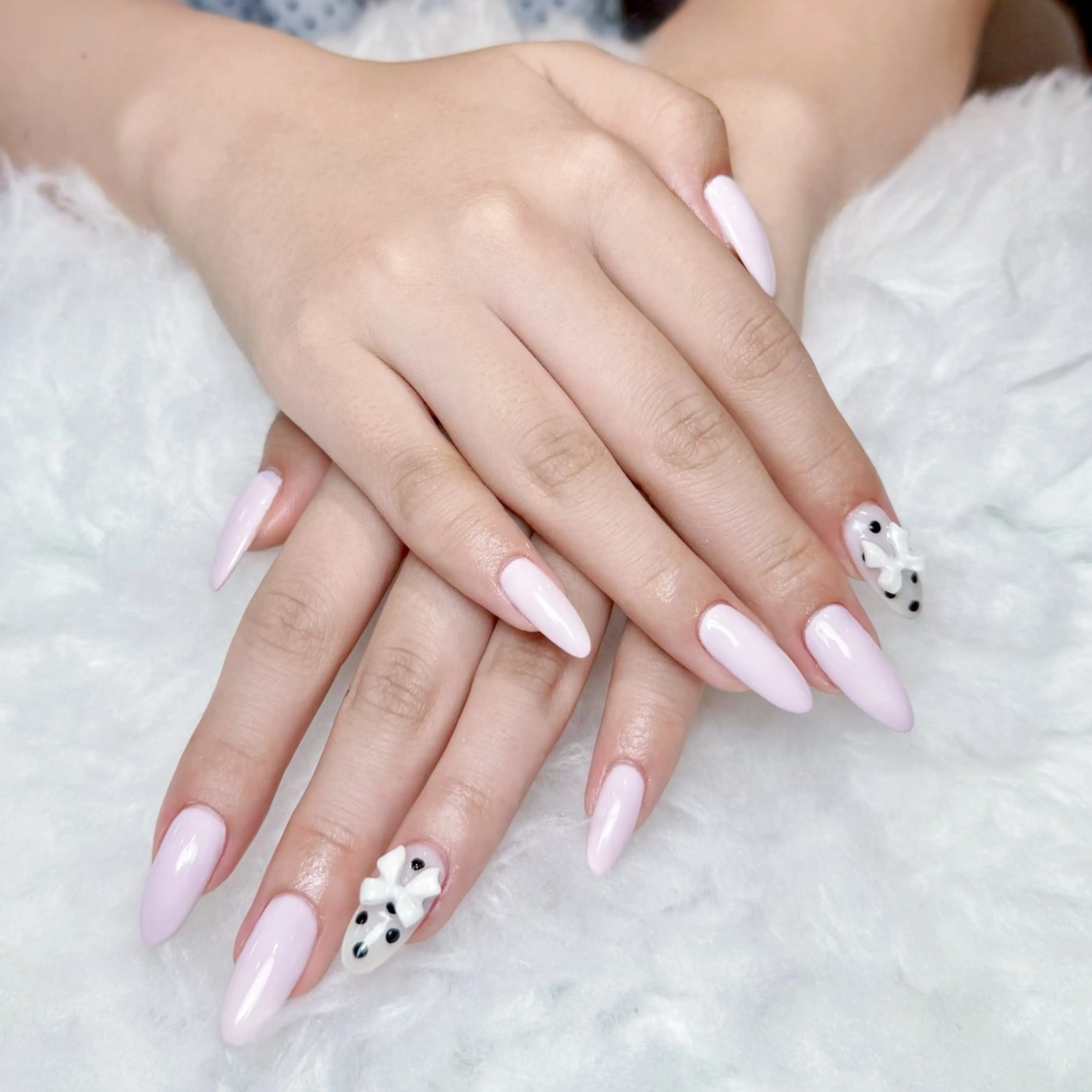 【HAND】ワンカラー×左右一本ずつデザインの写真