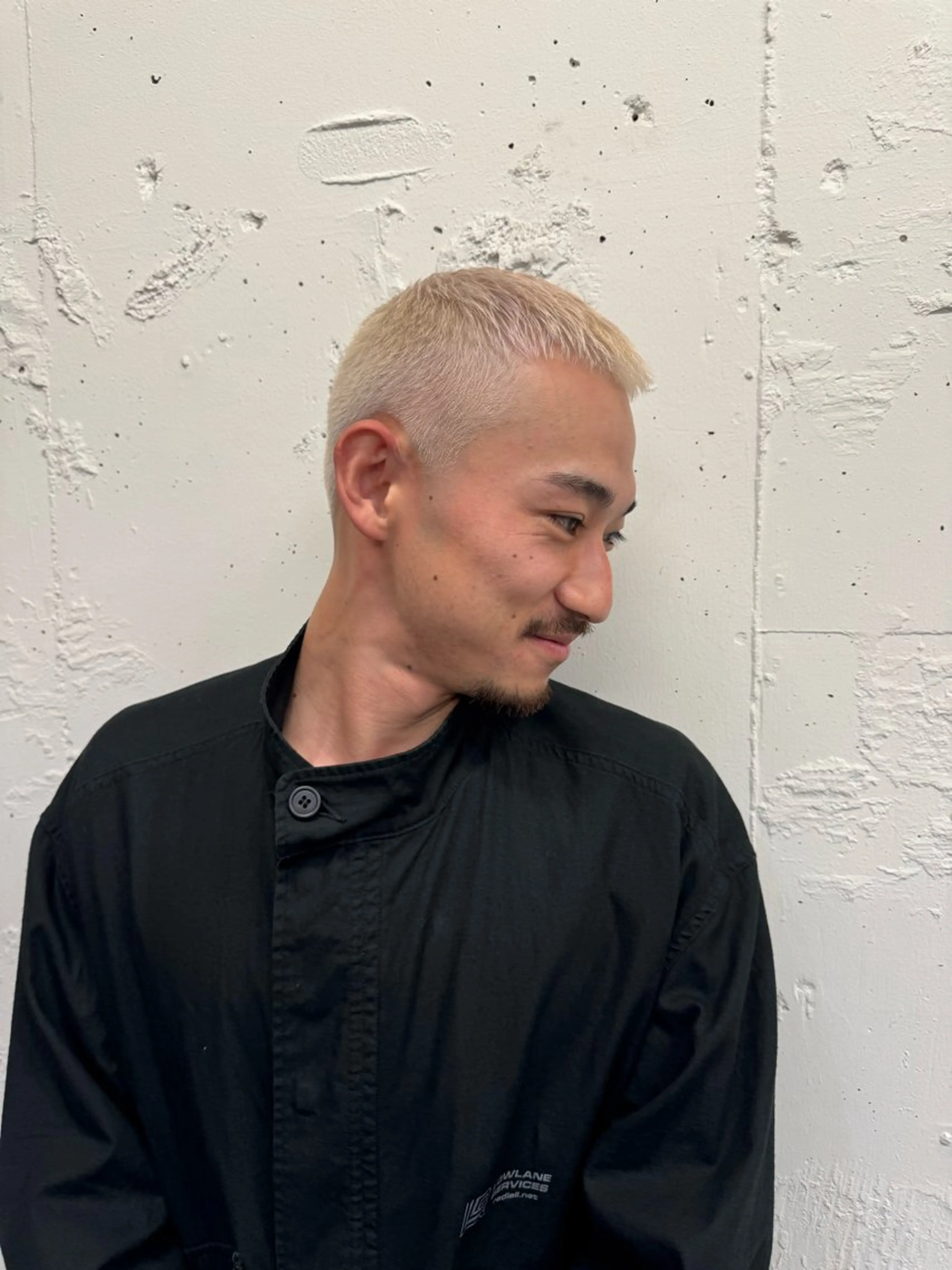 ショート カラー メンズ メンズブリーチ フェードカット メンズハイライト メンズショート スキンフェード カット ヘアカラー トリートメント 💈メンズ特化💈 TASUKUのヘアスタイル