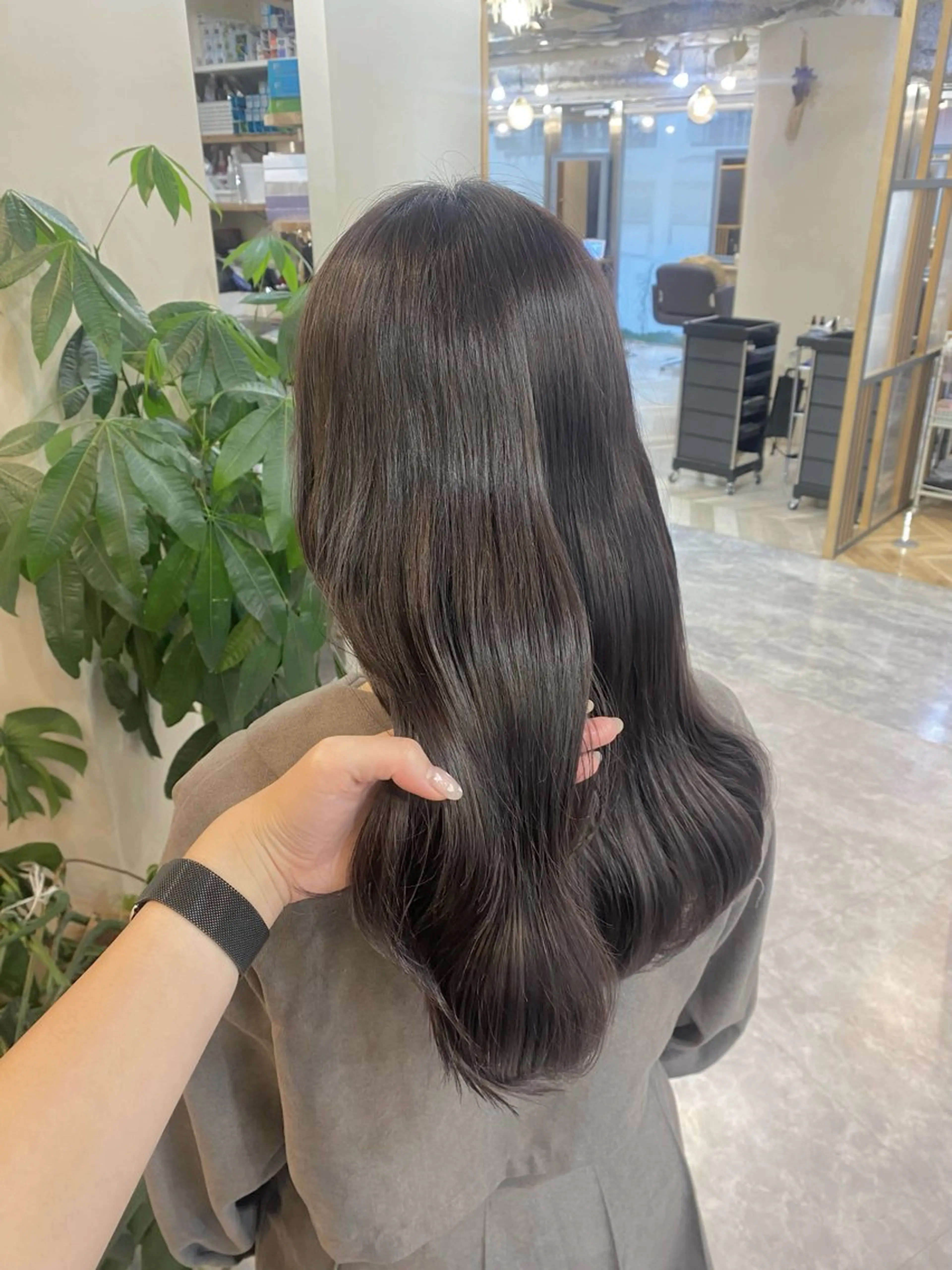 セミロング カラー カット ヘアカラー トリートメント ヤスザトアヤノ ／レイヤー／オリーブのヘアスタイル