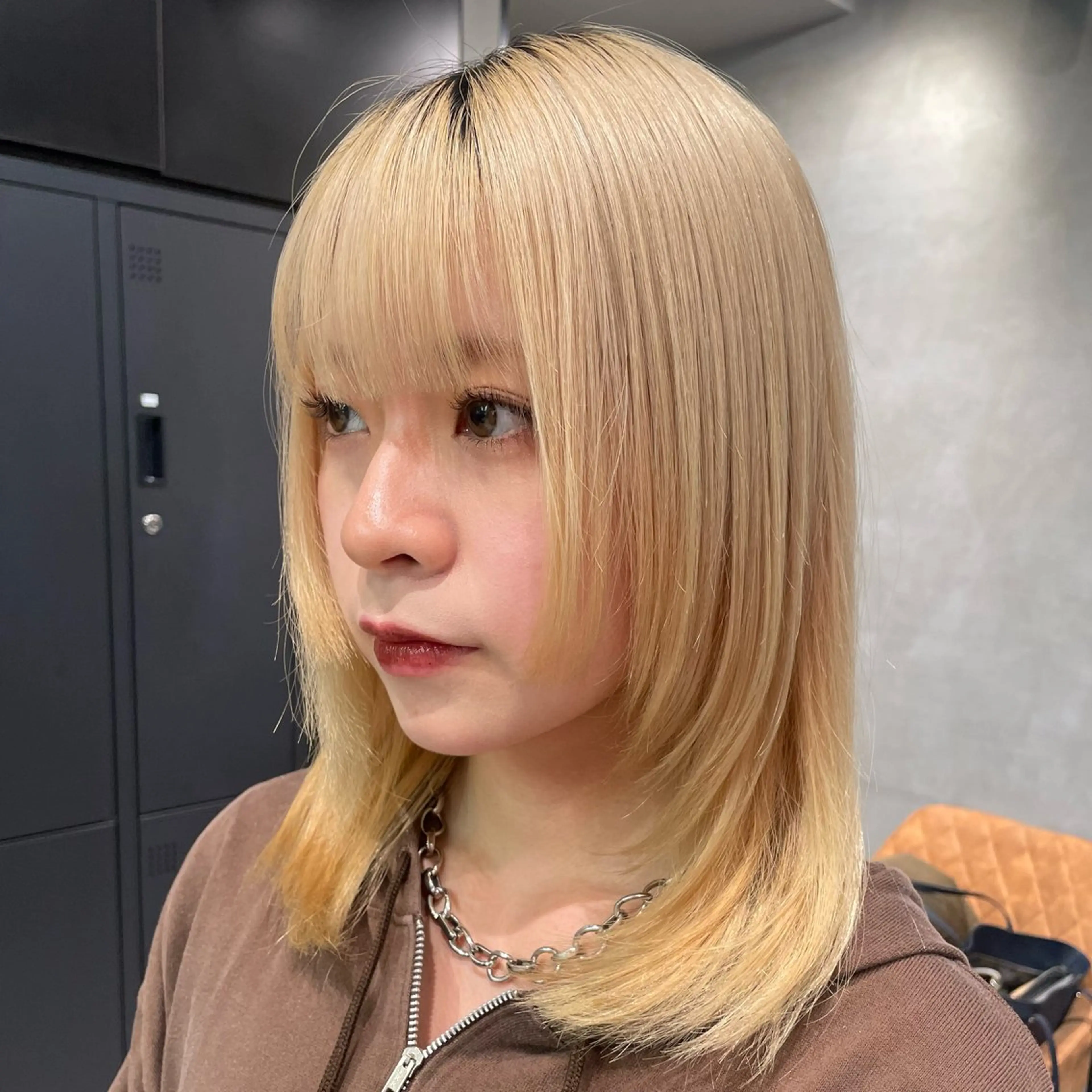 ミディアム カット トリートメント ヘッドスパ ヘアセット 暖色レイヤー 🥀REIRIのヘアスタイル