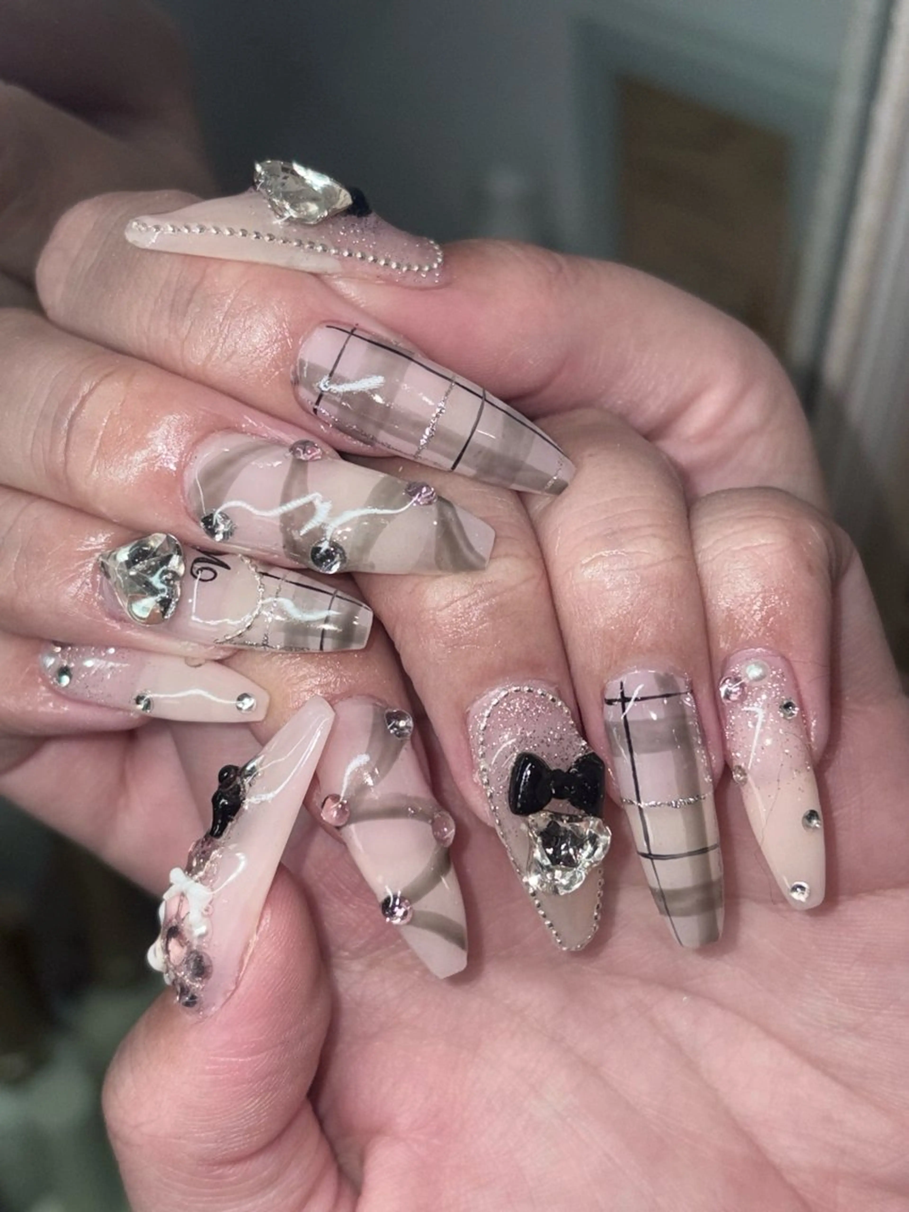 ネイル ハンドネイル NES NAIL所属・さゆり￤推しキャラ ￤ロングネイル🩷のネイルデザイン