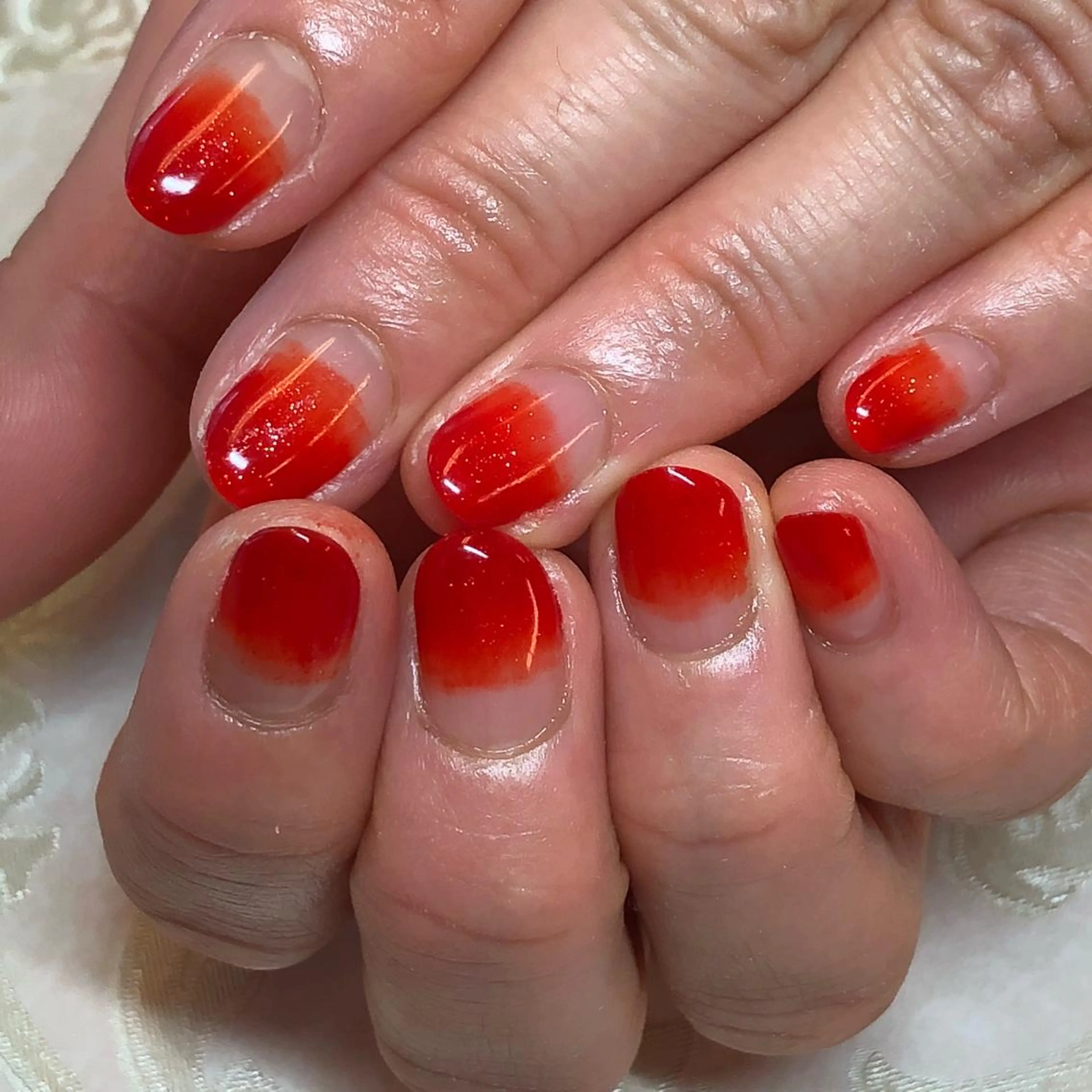 ネイル グラデーション 赤色 KIREIE NAILSのネイルデザイン
