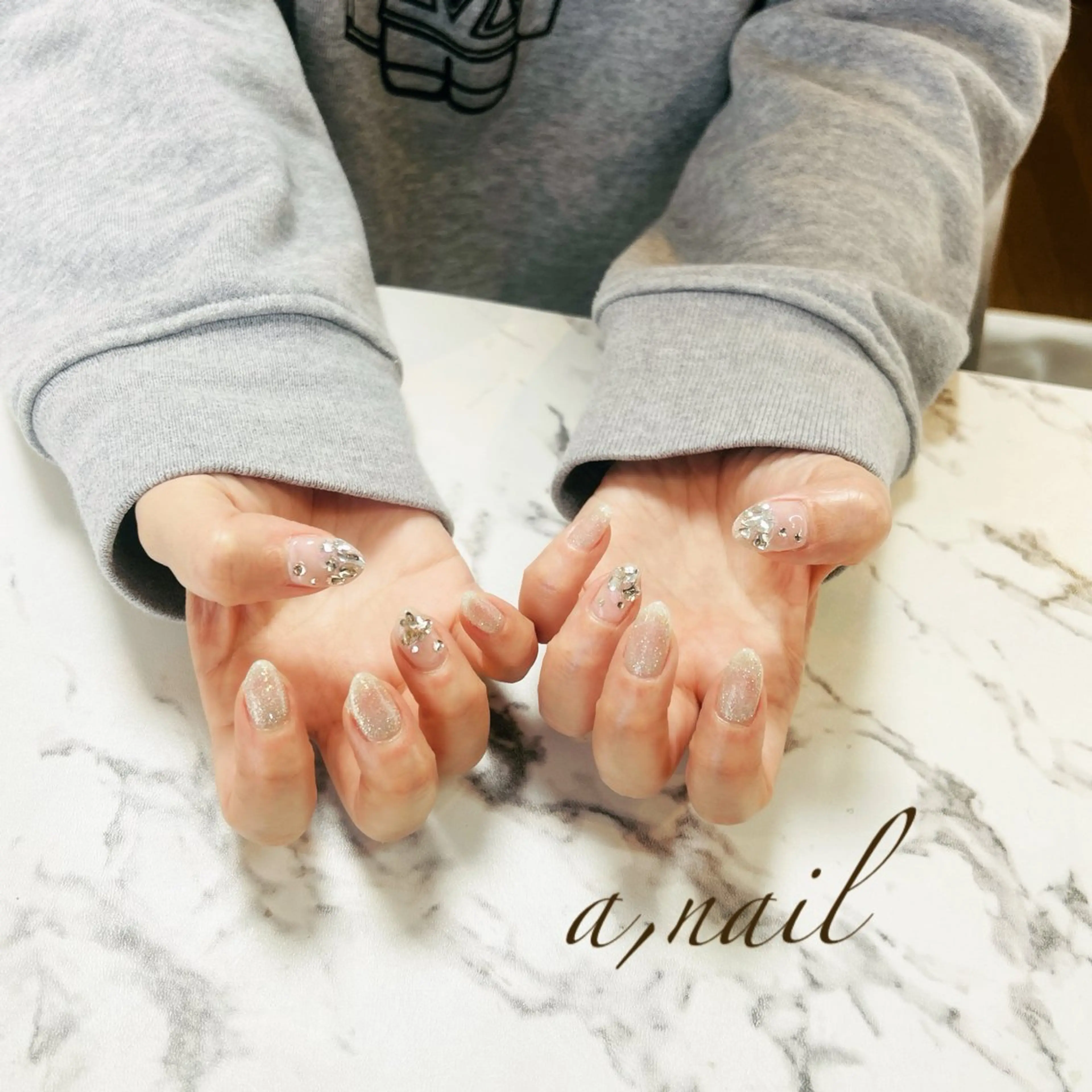 ネイル フラッシュネイル ジェルネイル グラデーション キラキラネイル ラメ(グリッター) ハンドネイル ネイルサロン エーネイルのネイルデザイン