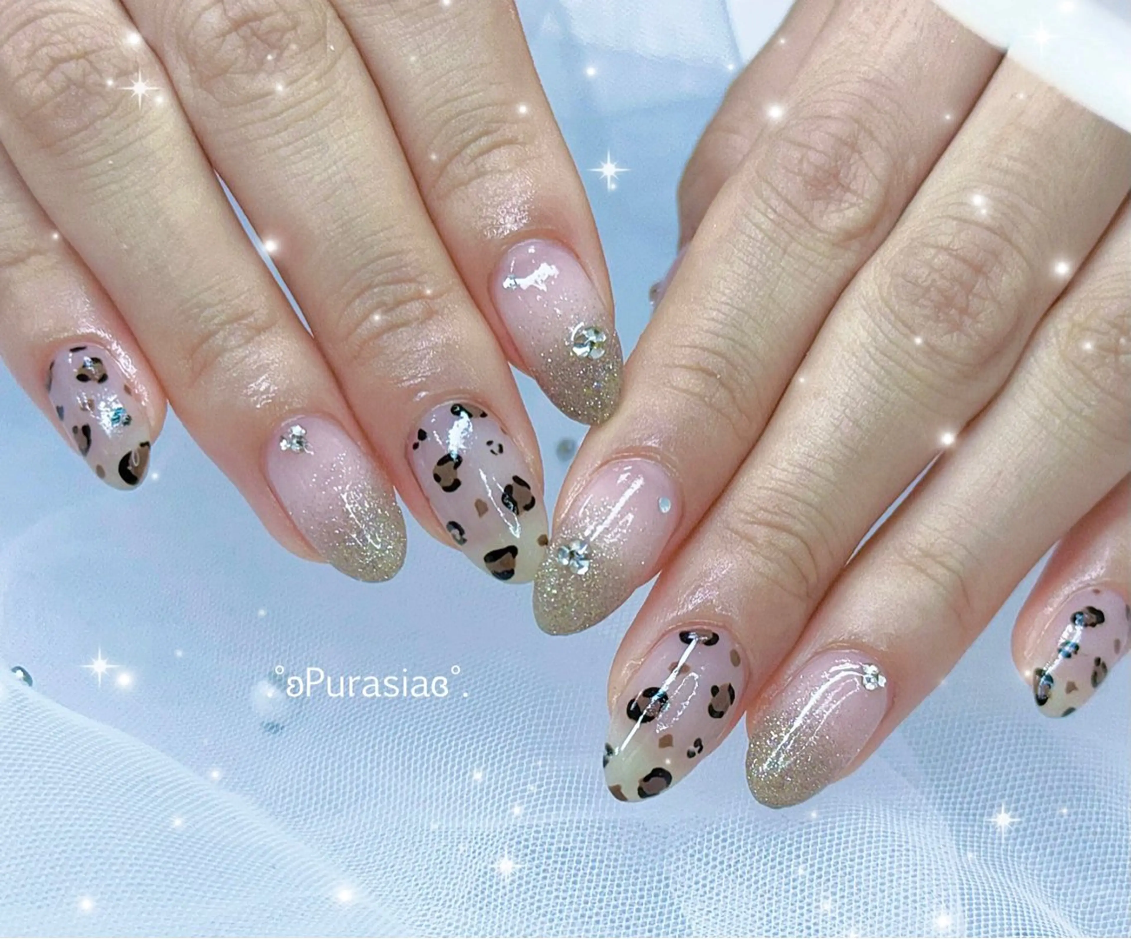 ネイル アニマル柄 キラキラネイル 韓国ネイル ワンホンネイル ハンドネイル Purasia高橋✧ マグ/ワンホン/地雷のネイルデザイン