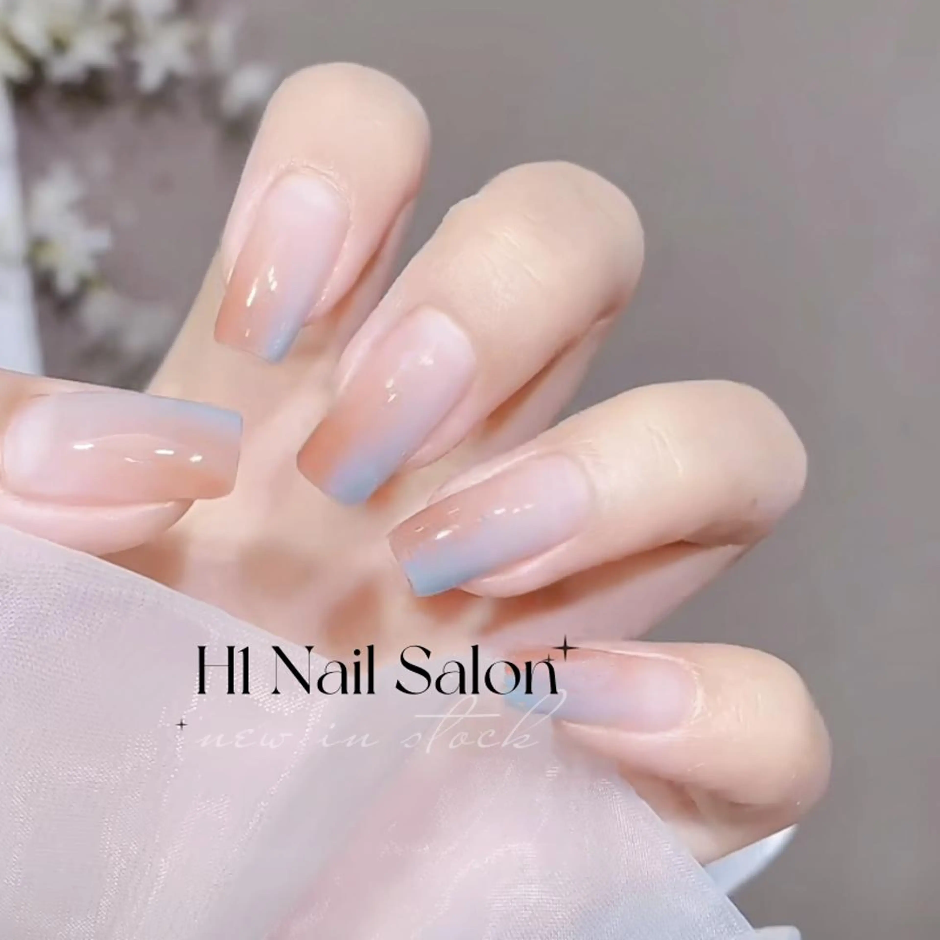 ミディアム Dioneネイル リリのネイルデザイン