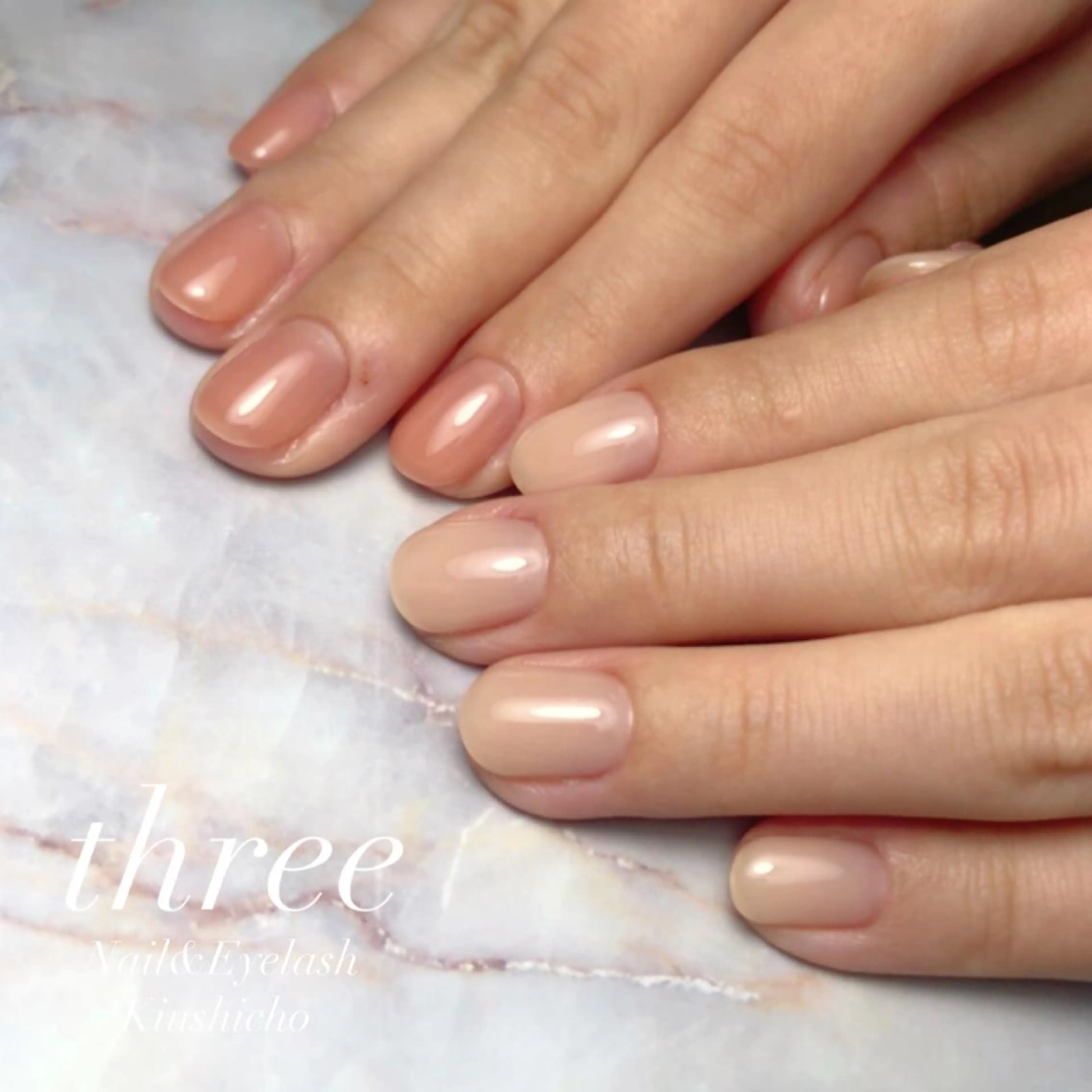 ショート ネイル ワンカラーネイル three Nail&Eyeのネイルデザイン