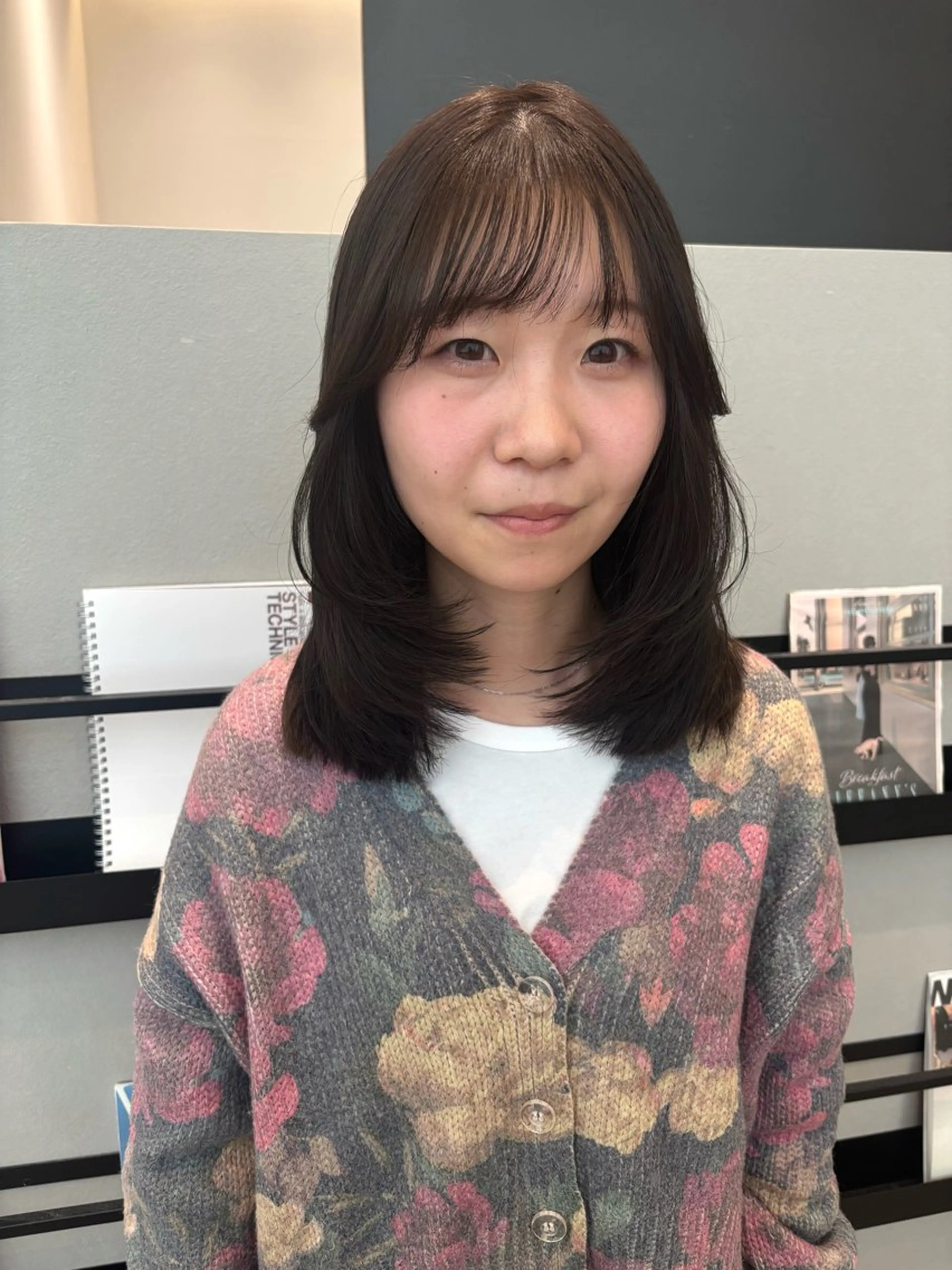 ミディアム カラー グレージュ レイヤーカット カット ヘアカラー 透明感カラー/ レイヤーkotonoのヘアスタイル