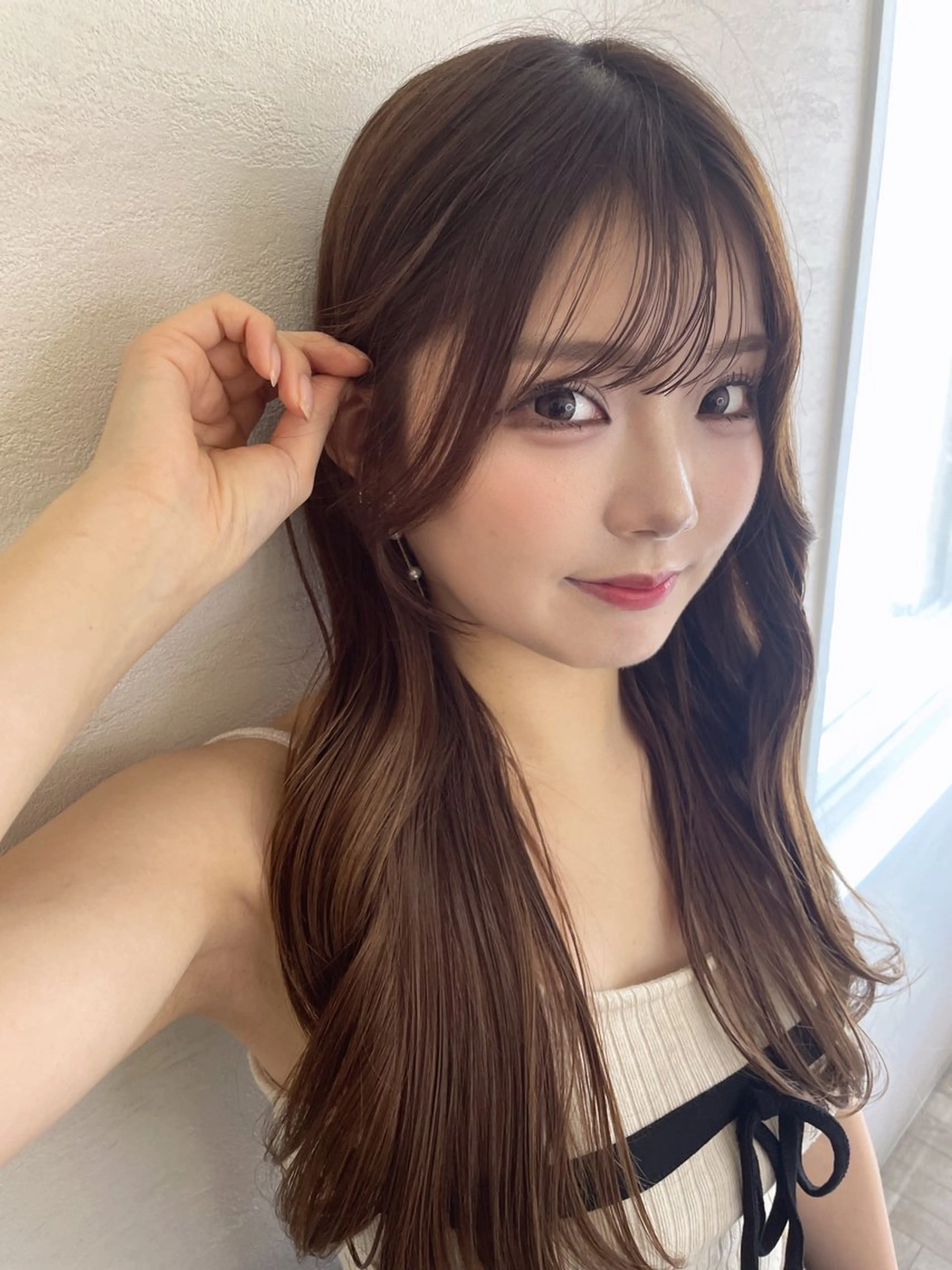 ロング カラー ベージュカラー ブリーチ ダブルカラー グレージュ ミルクティーベージュ カット ヘアカラー トリートメント 個室サロンLOUIMADNA栄店所属・髪質改善美容師 個室サロン白金厚哉のヘアスタイル