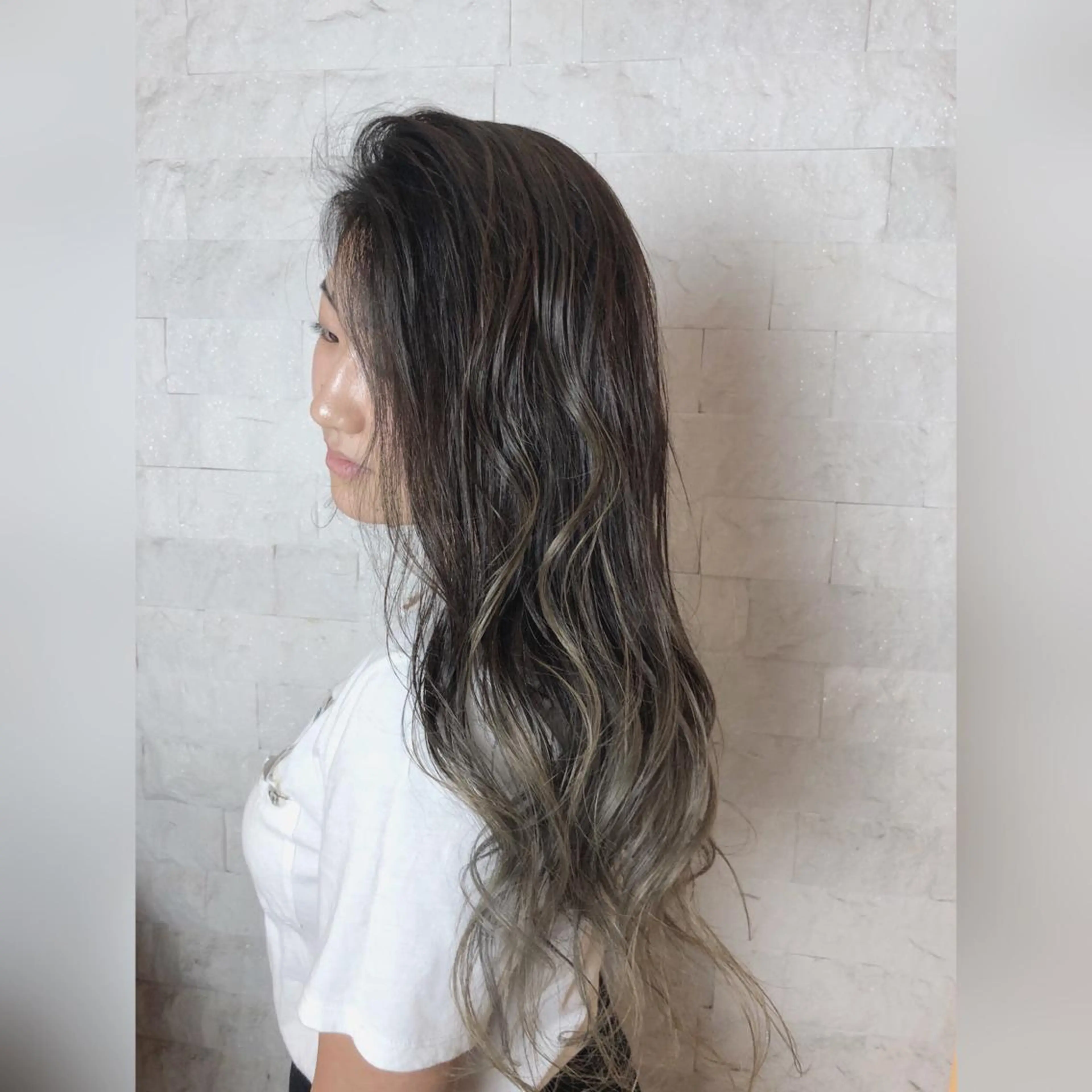 ロング 圧倒的美髪ストレート ツダケイタロウのヘアスタイル