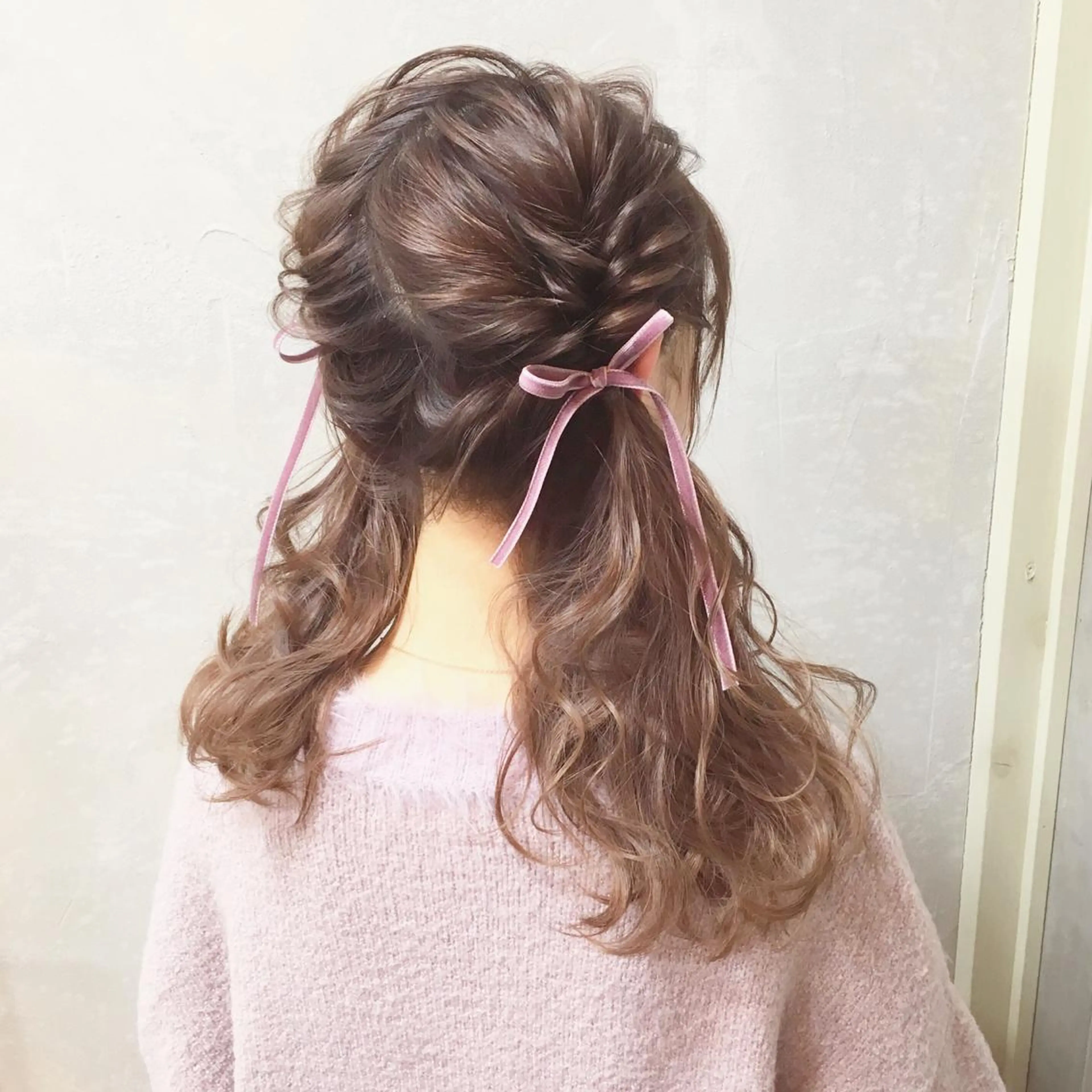 セミロング カラー ヘアアレンジ ツインテール autre所属・大久保 ひでなりのヘアスタイル